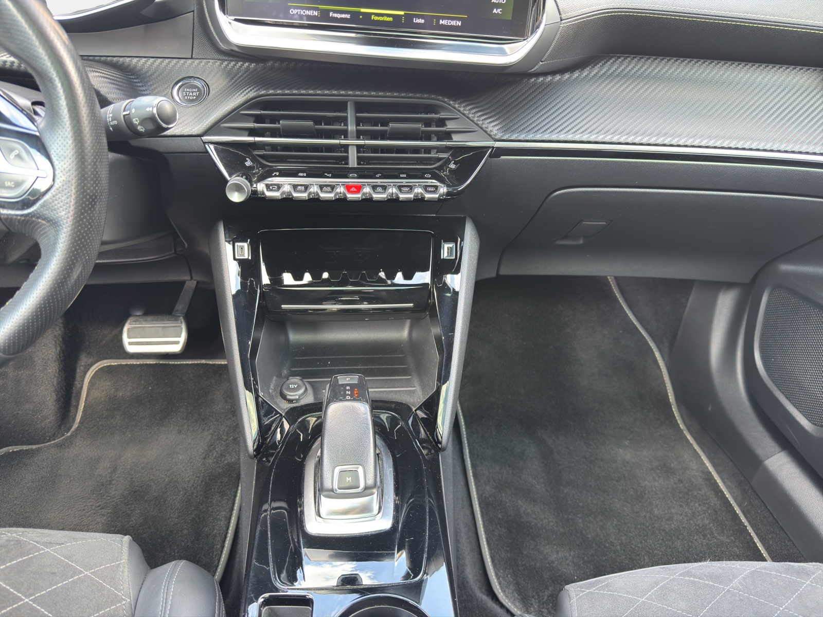 PEUGEOT 2008 1.2 GT PureTech 155 PS-image-11