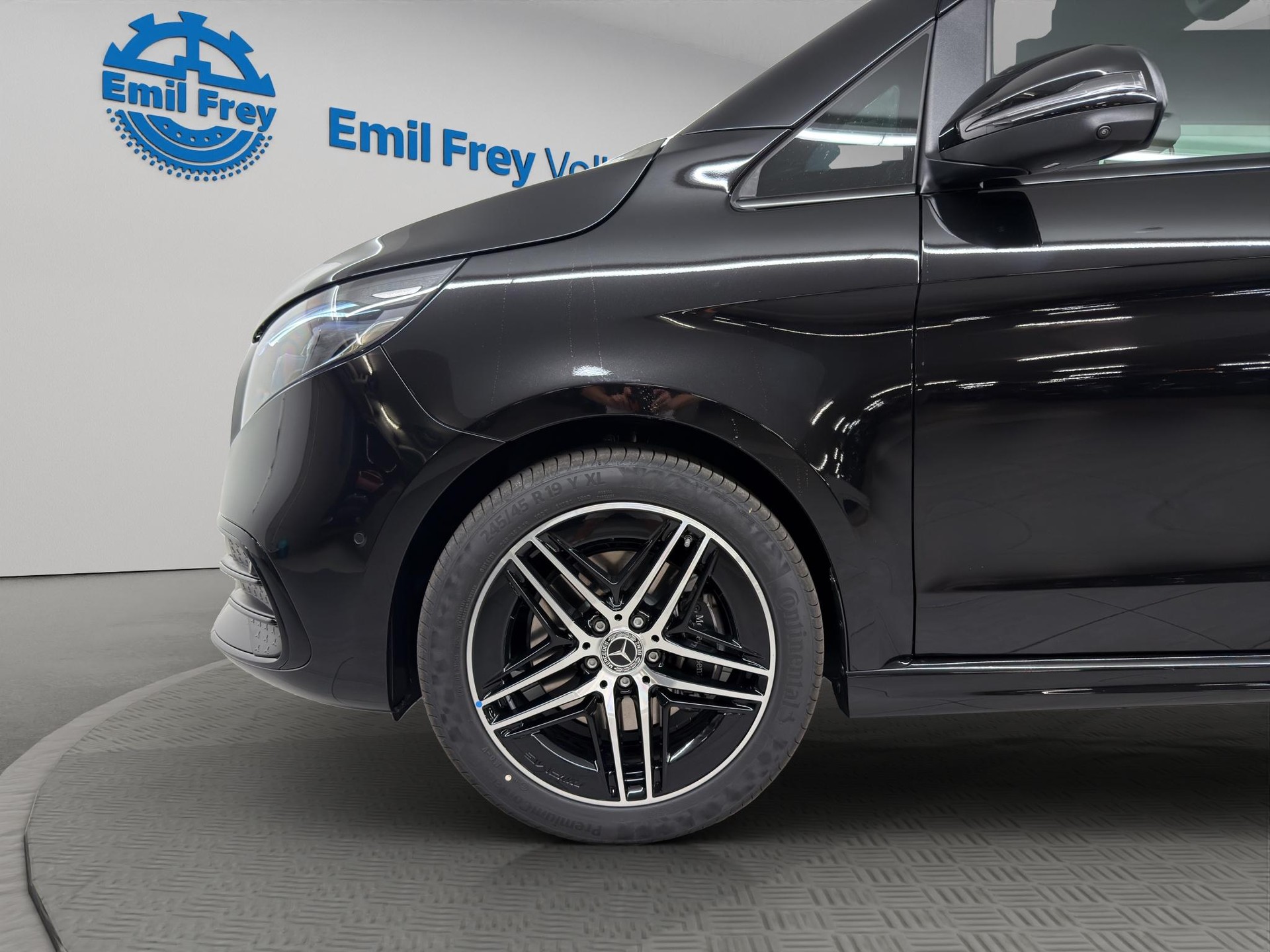 MERCEDES-BENZ V 300 d Swiss Ed. lang 4matic Van-image-3
