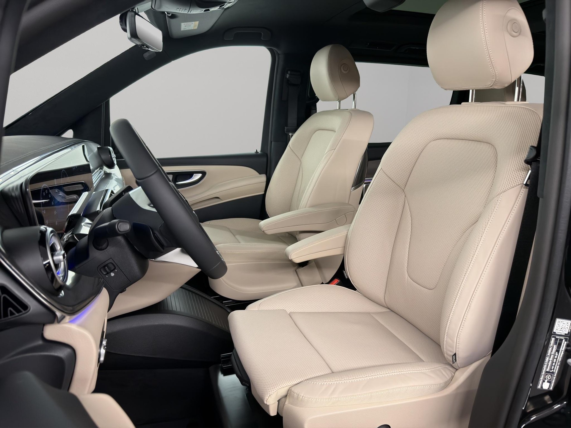 MERCEDES-BENZ V 300 d Swiss Ed. lang 4matic Van-image-8