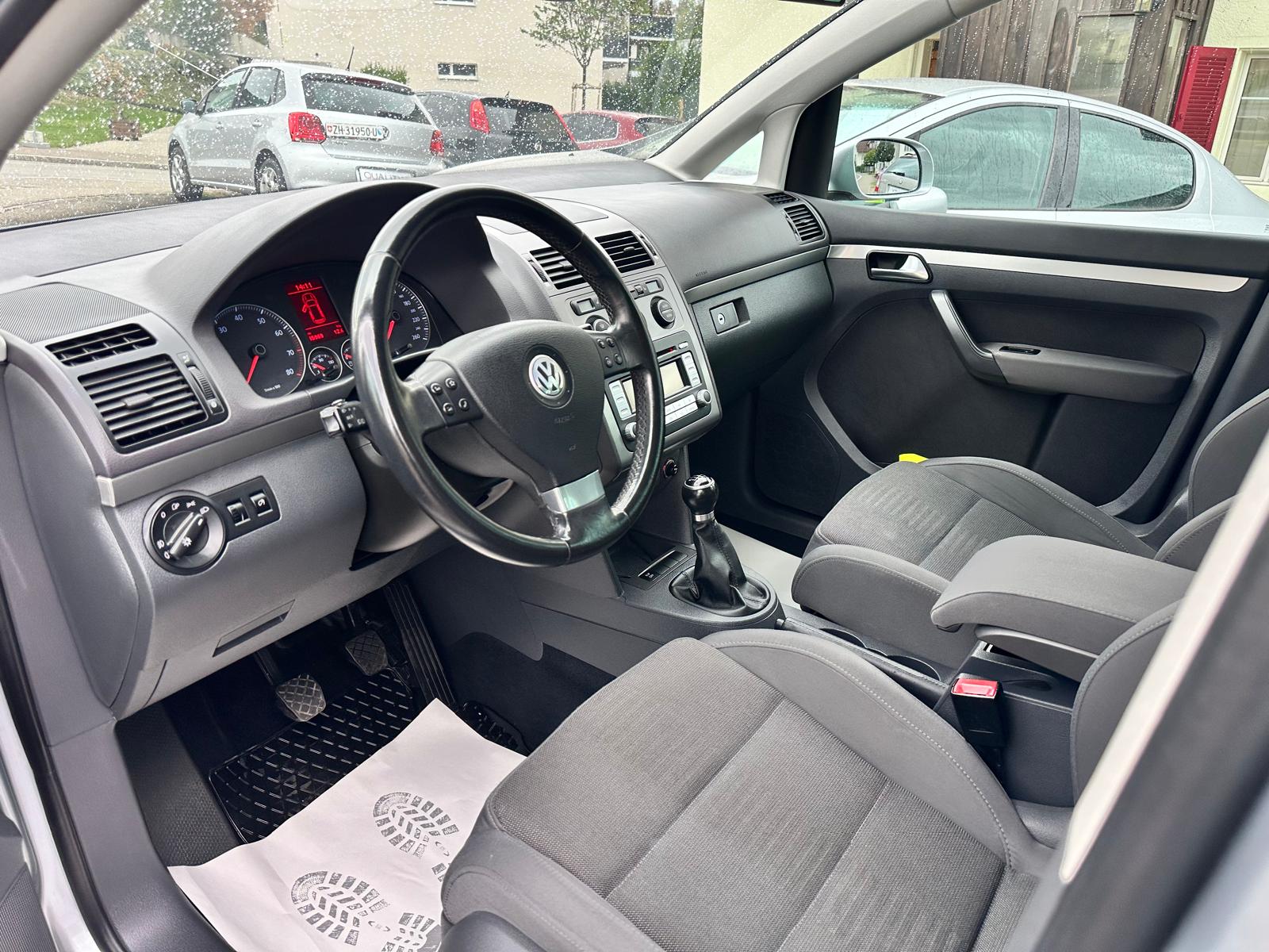 VW Touran 1.4 TSI Highline ** 7 Plätzer **-image-8