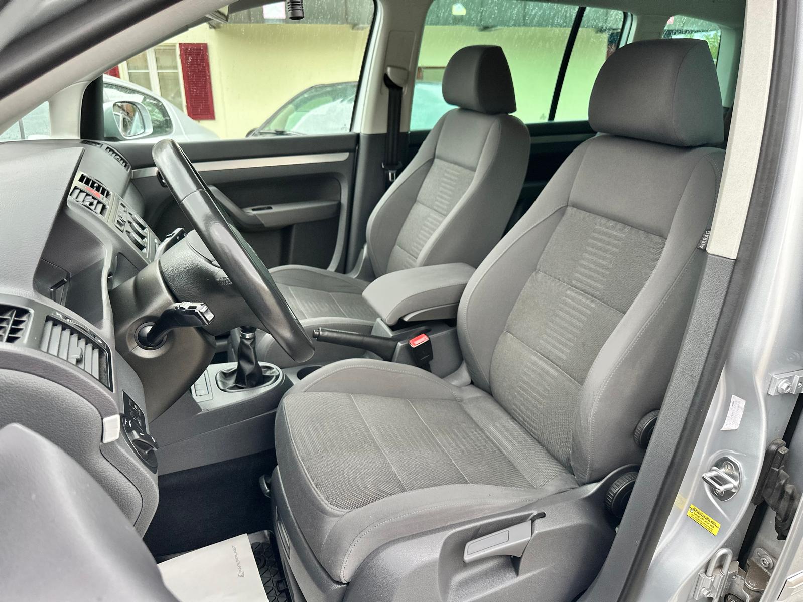 VW Touran 1.4 TSI Highline ** 7 Plätzer **-image-9