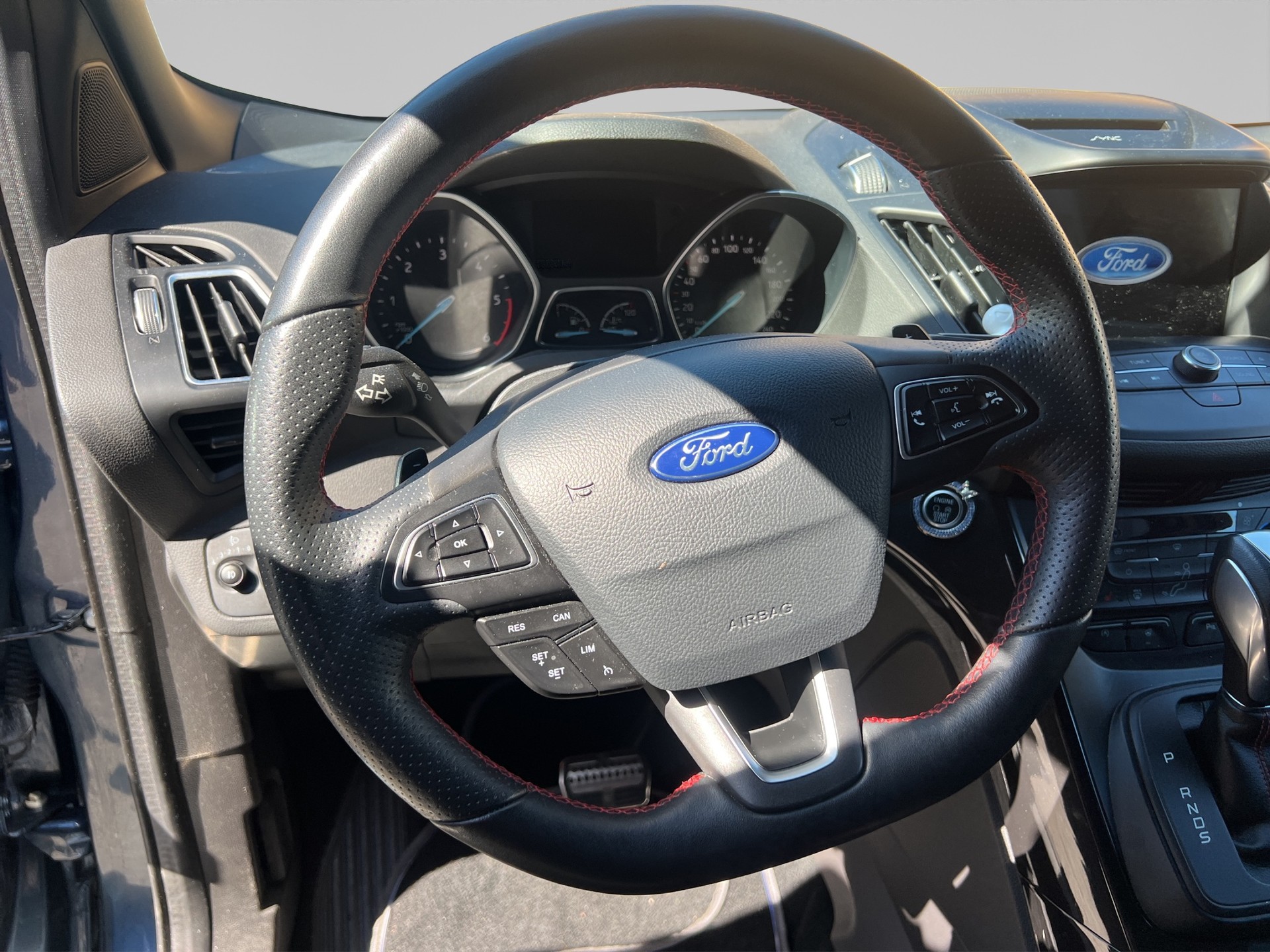FORD Kuga 2.0 TDCi ST Line High 4WD PowerShift-image-9