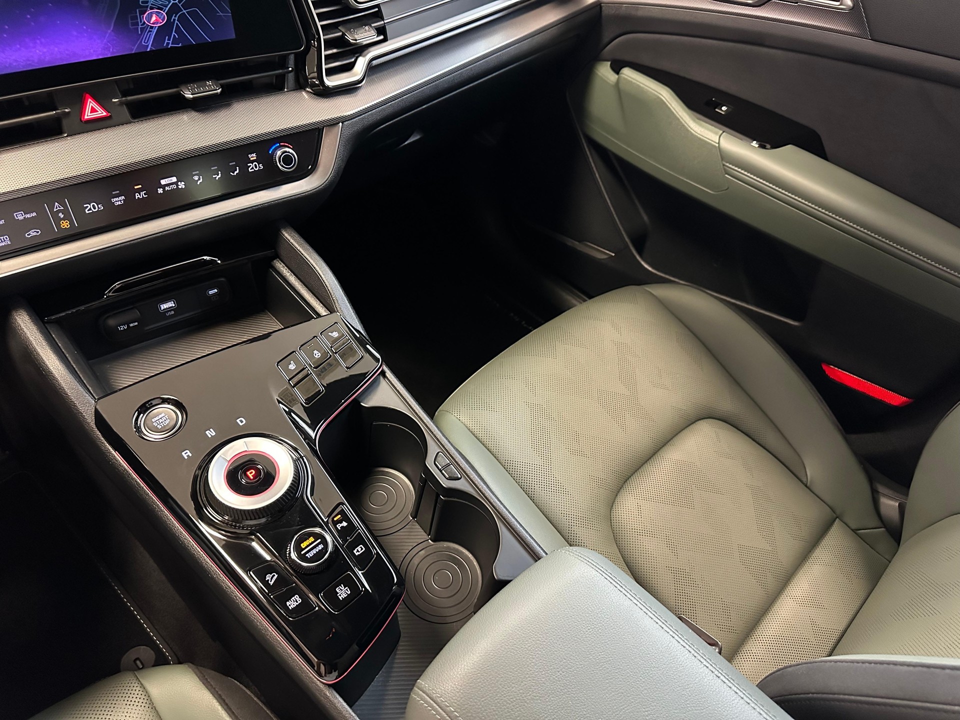 KIA Sportage 1.6 T-GDi PHEV Power Edition-image-8