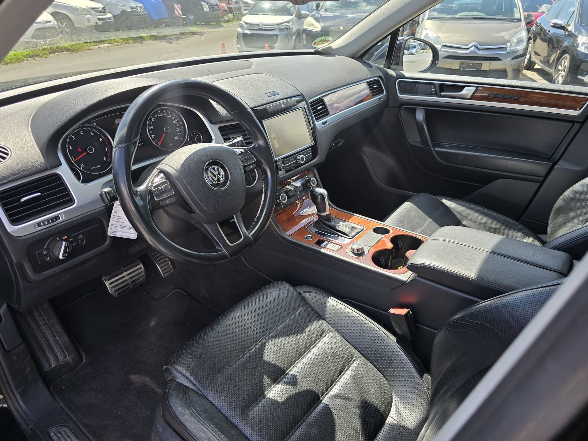 VW Touareg 3.0 TSI Hybrid Tiptronic-image-13