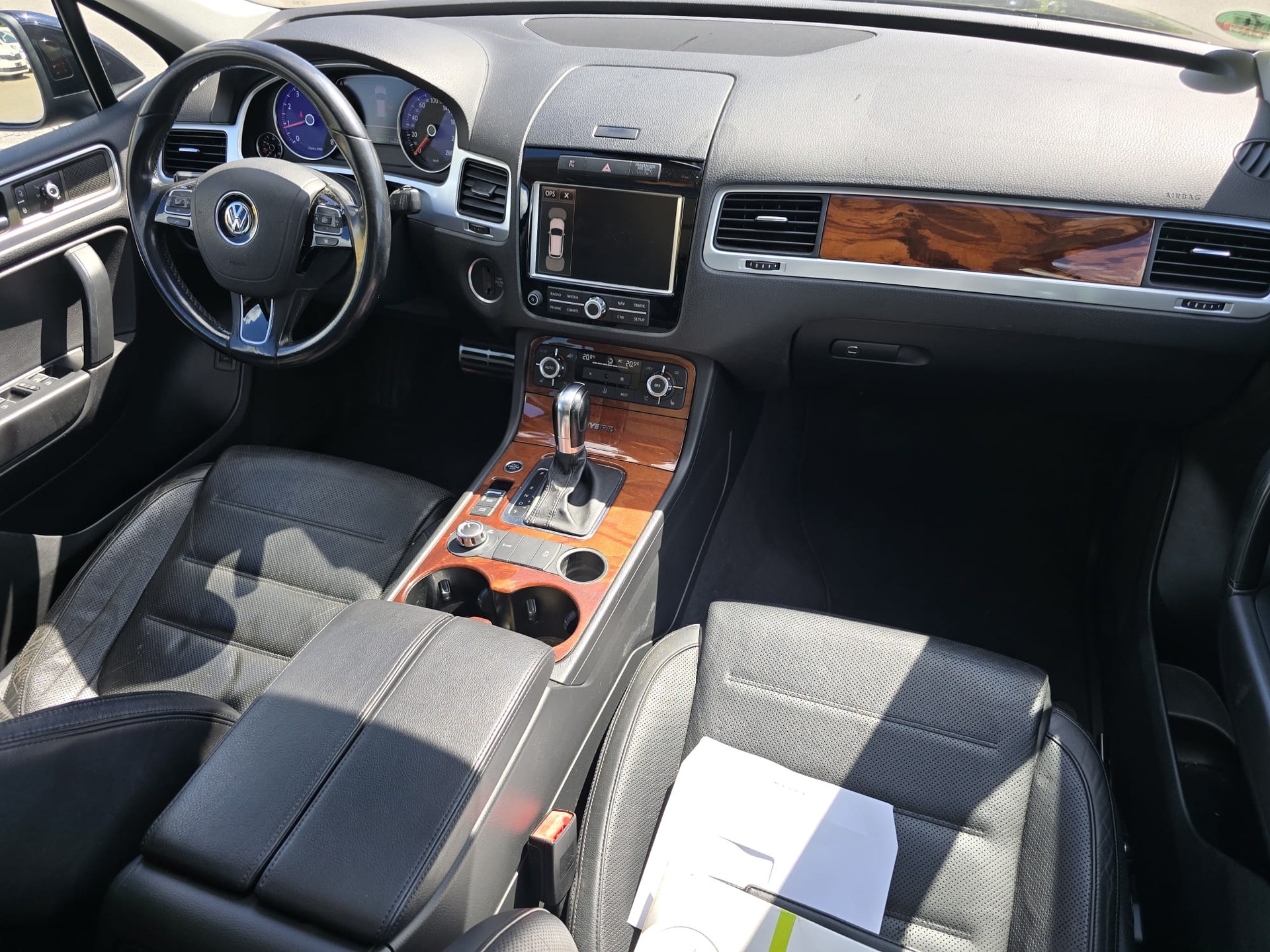 VW Touareg 3.0 TSI Hybrid Tiptronic-image-11