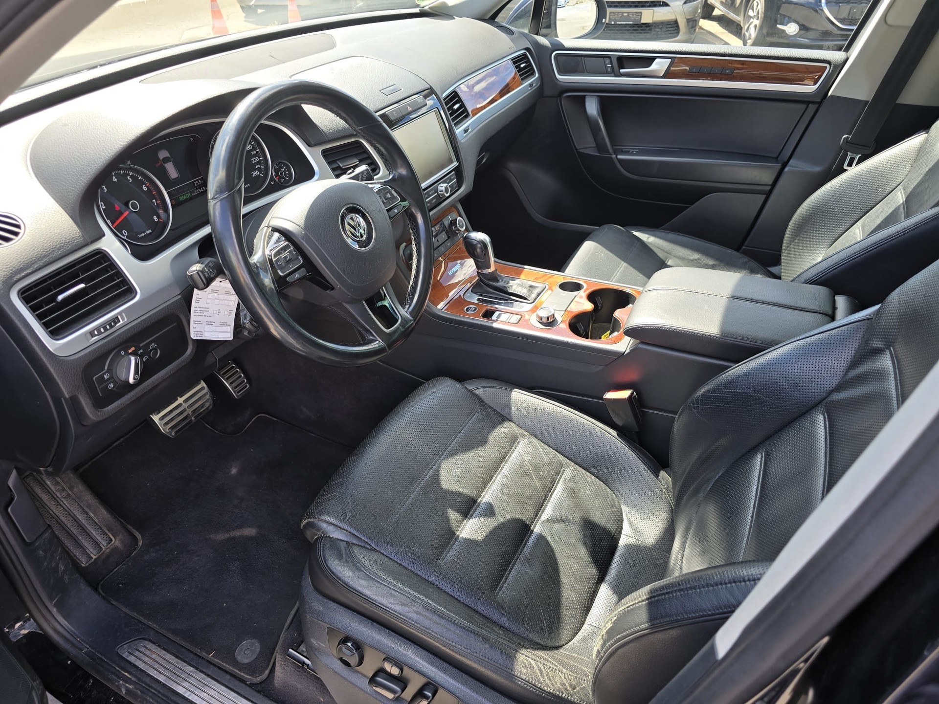 VW Touareg 3.0 TSI Hybrid Tiptronic-image-8