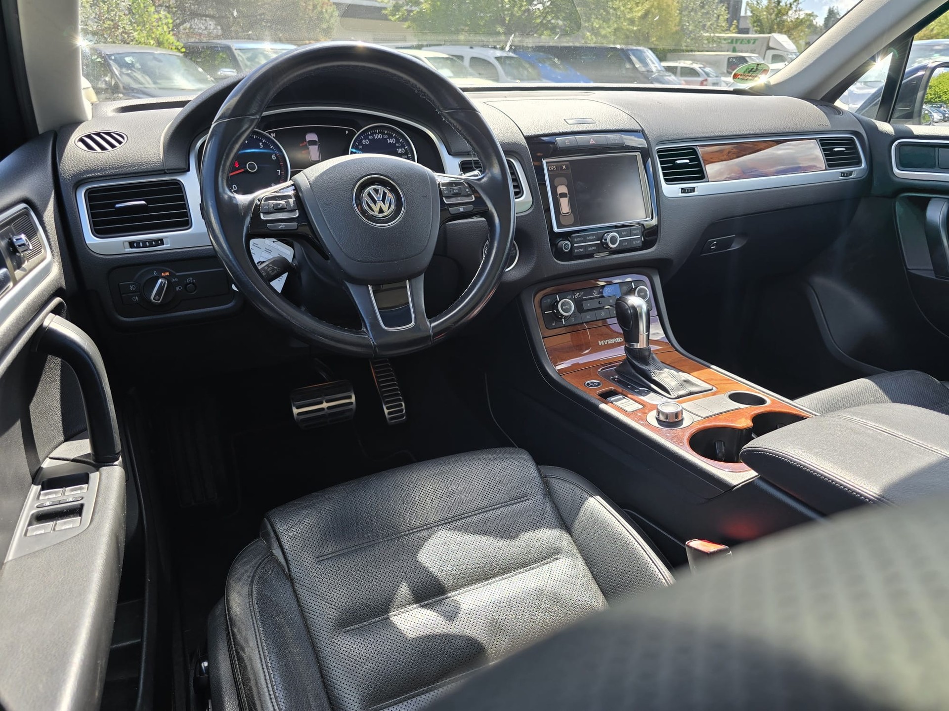VW Touareg 3.0 TSI Hybrid Tiptronic-image-12