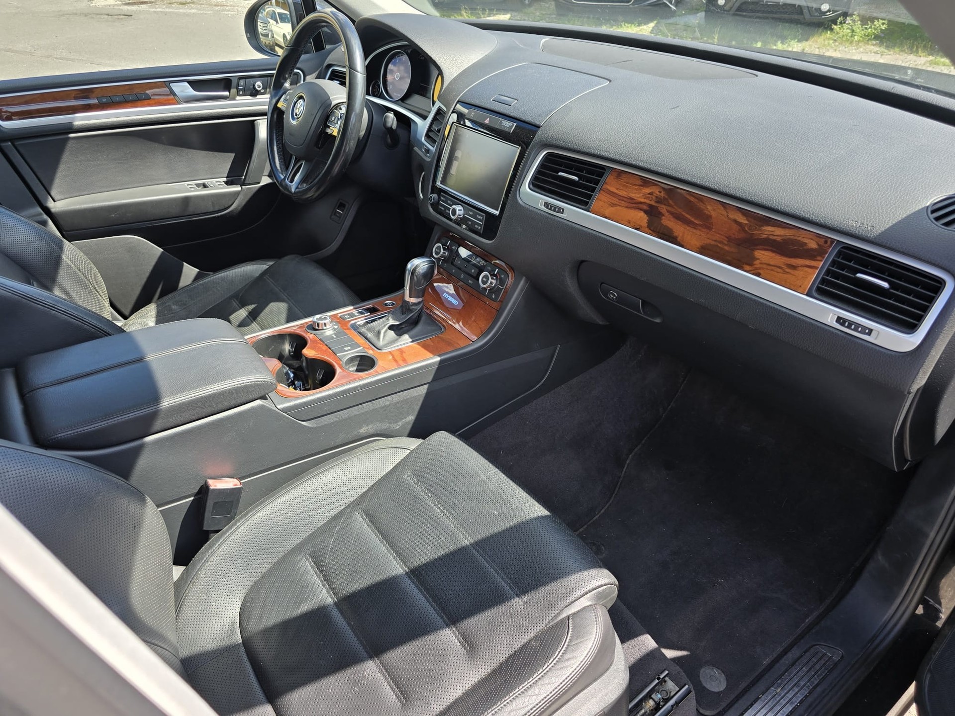 VW Touareg 3.0 TSI Hybrid Tiptronic-image-9