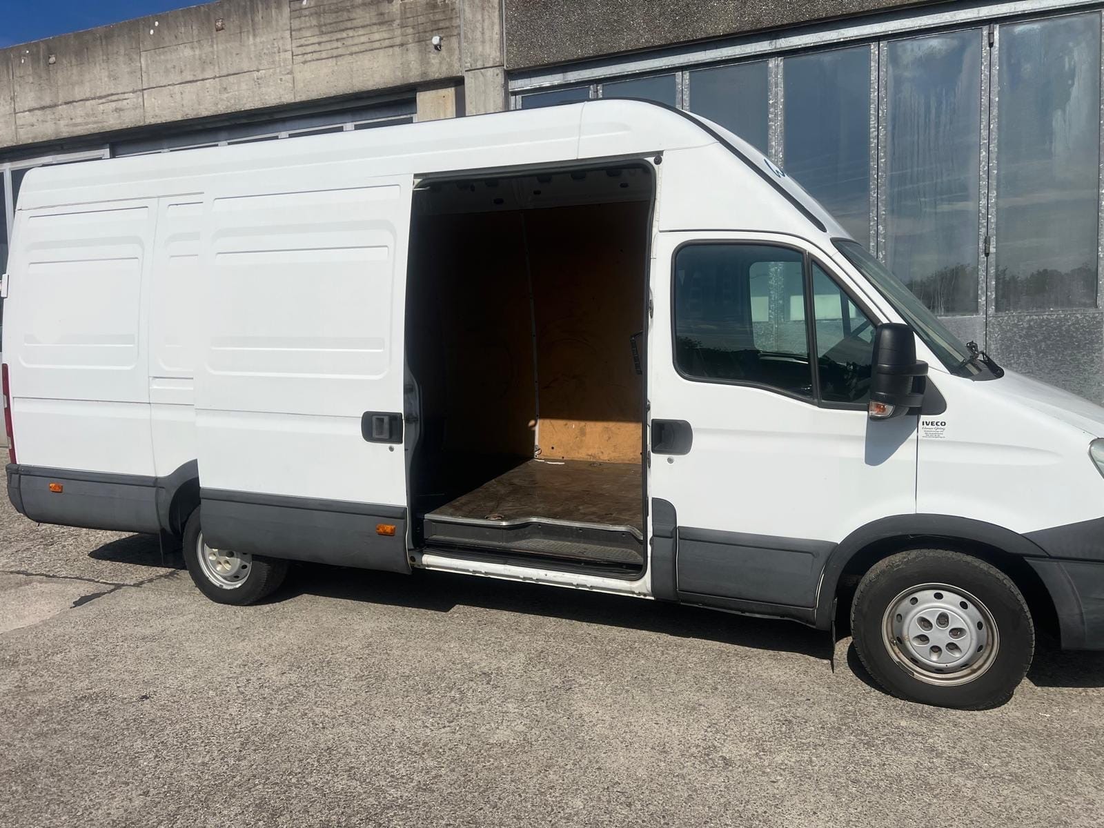 IVECO 35 S 15 V-image-8