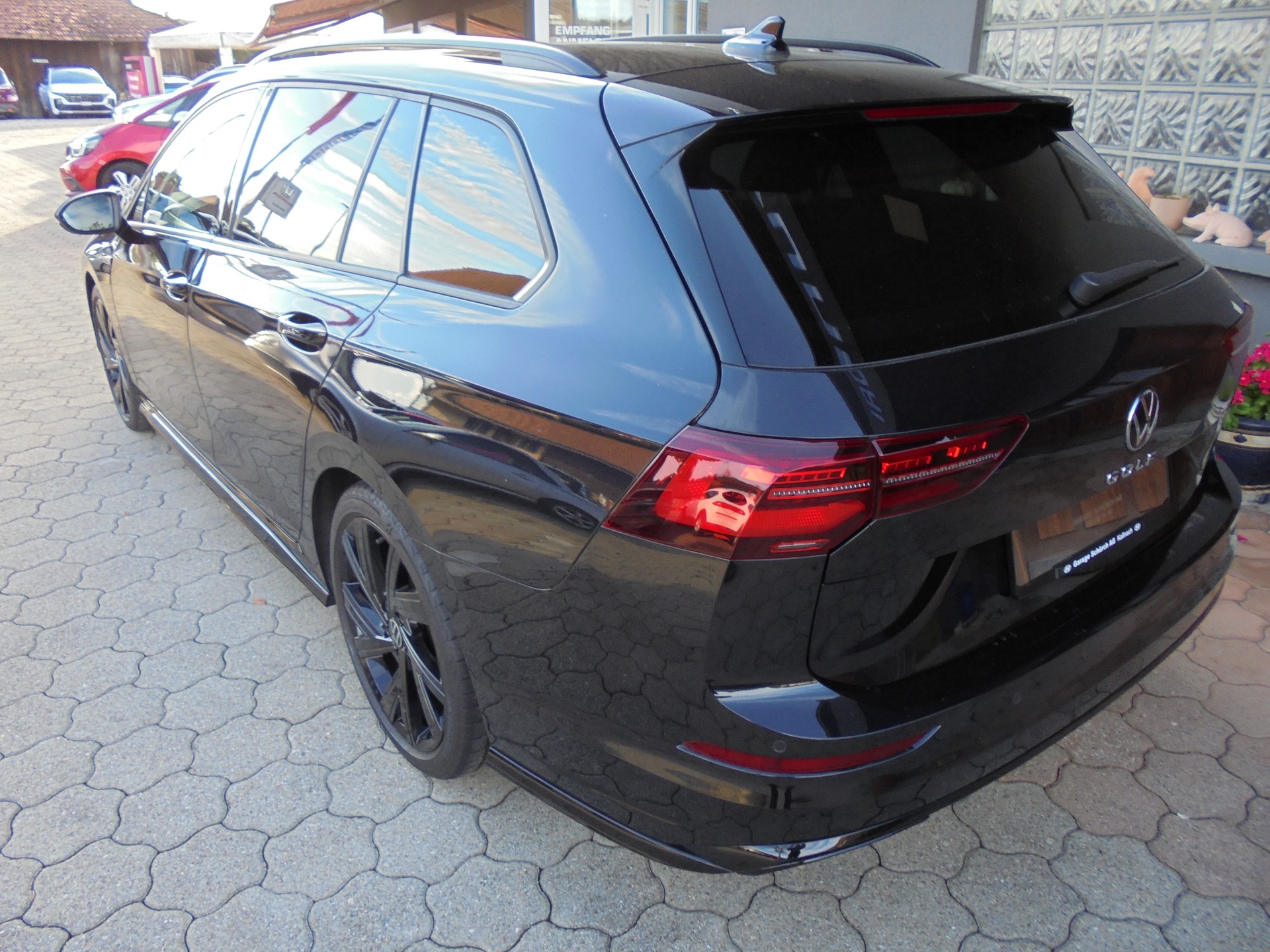 VW Golf Variant 1.5 eTSI mHEV R-Line-image-4