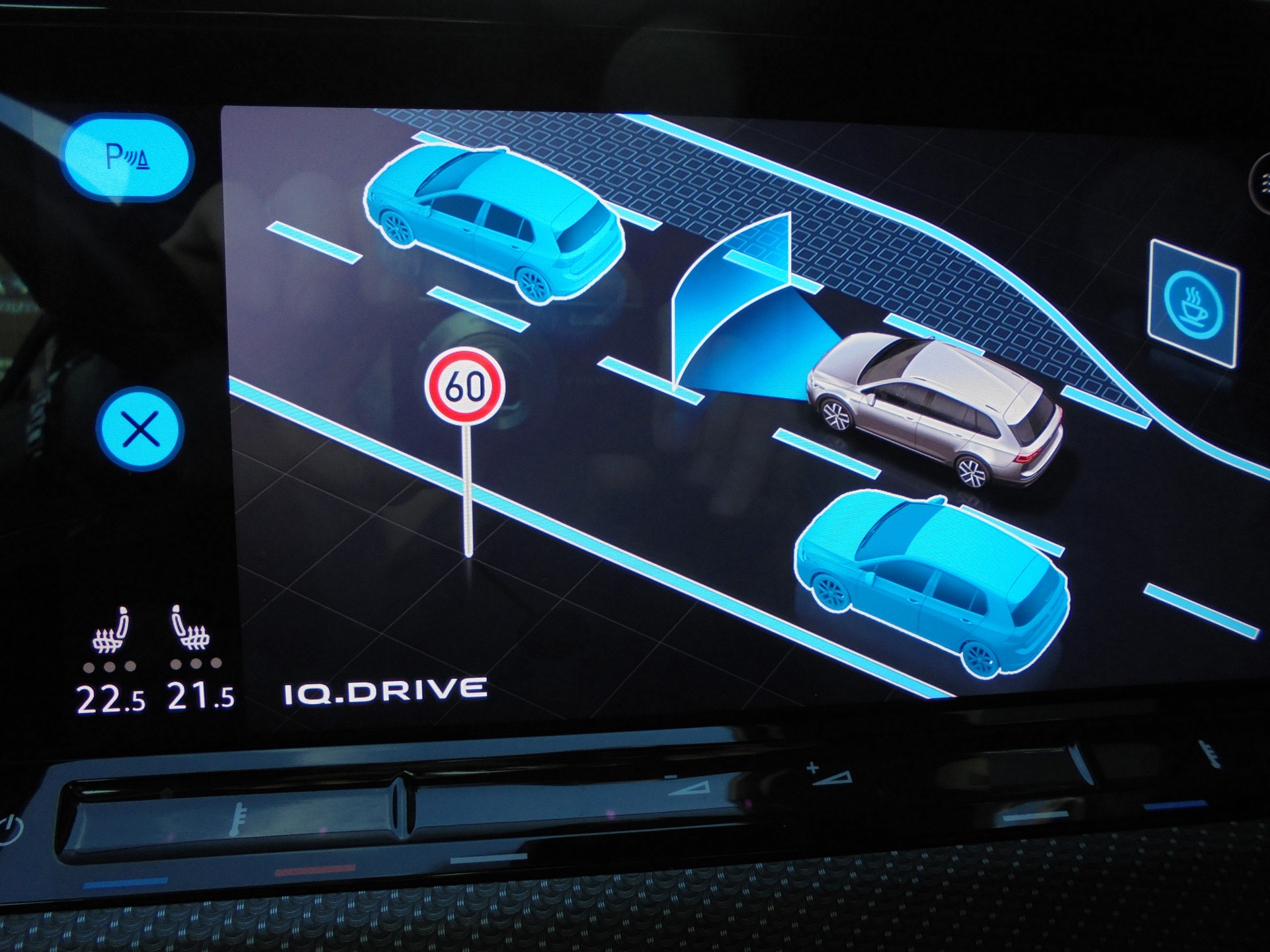VW Golf Variant 1.5 eTSI mHEV R-Line-image-7