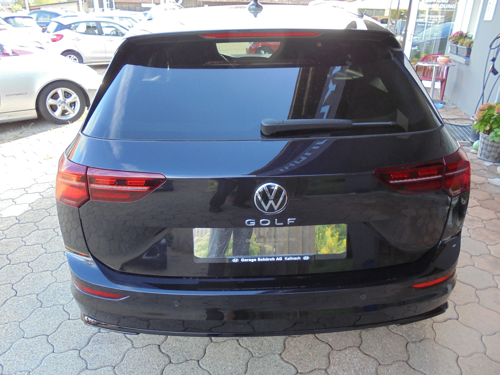 VW Golf Variant 1.5 eTSI mHEV R-Line-image-5