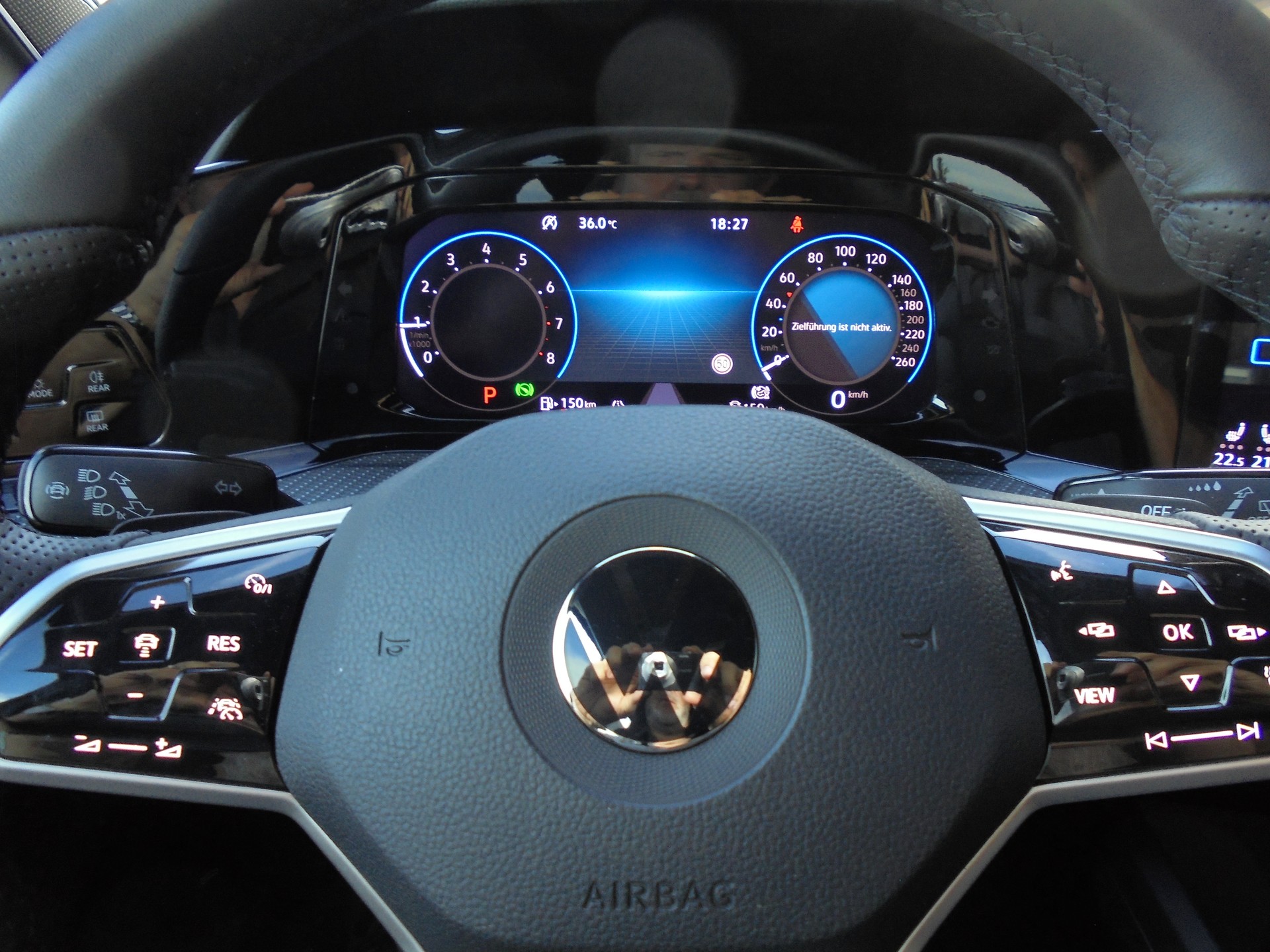 VW Golf Variant 1.5 eTSI mHEV R-Line-image-10