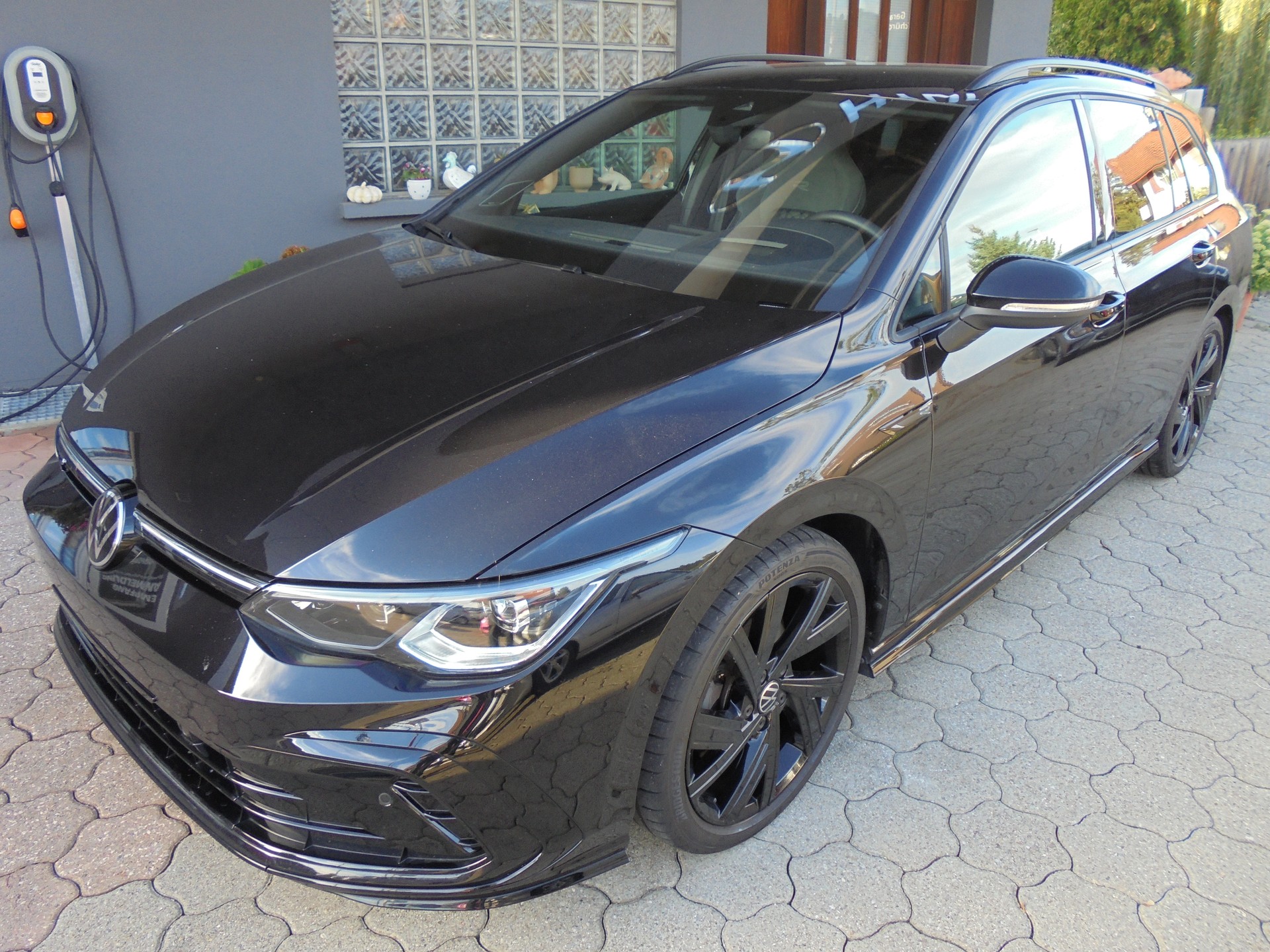VW Golf Variant 1.5 eTSI mHEV R-Line-image-0
