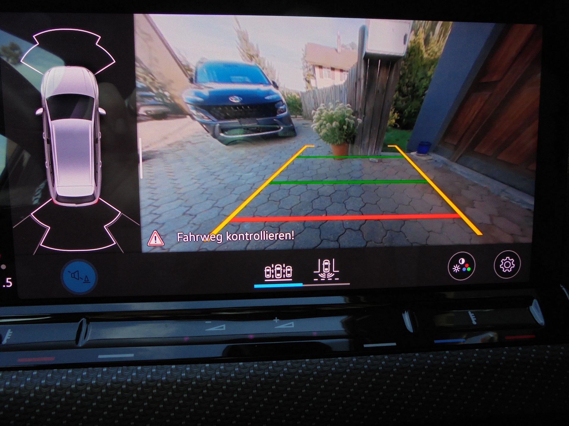 VW Golf Variant 1.5 eTSI mHEV R-Line-image-6