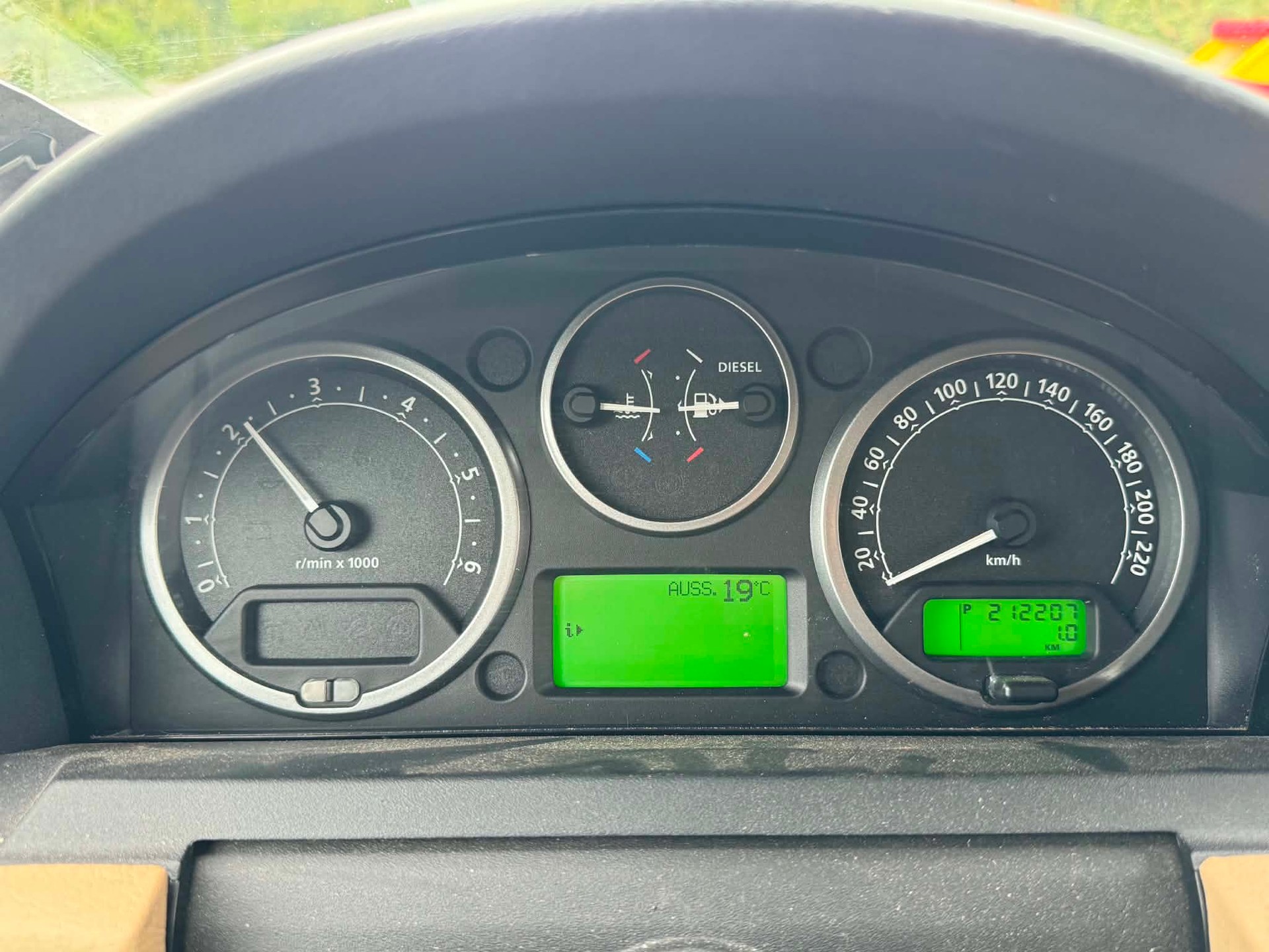 LAND ROVER Discovery 2.7d V6 SE-image-10