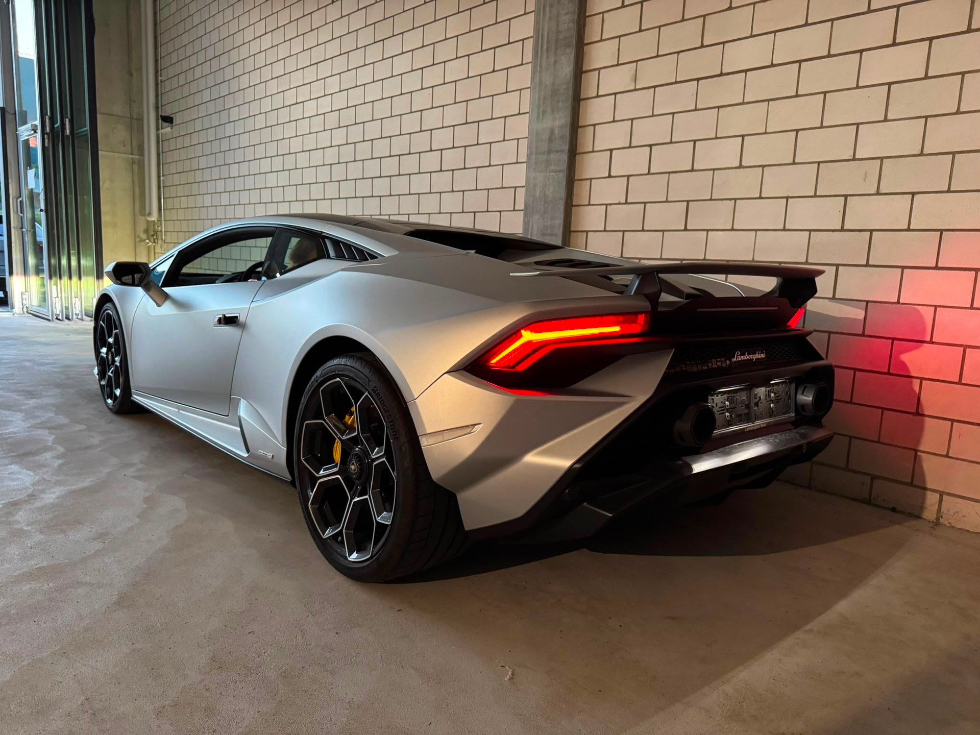LAMBORGHINI Huracan TECNICA Coupé DCT-image-2
