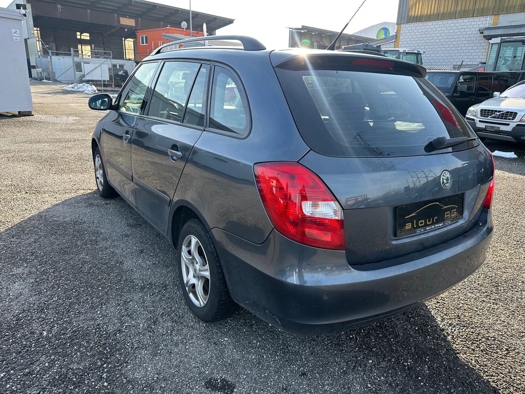SKODA Fabia 1.6 Classic Tiptronic-image-2