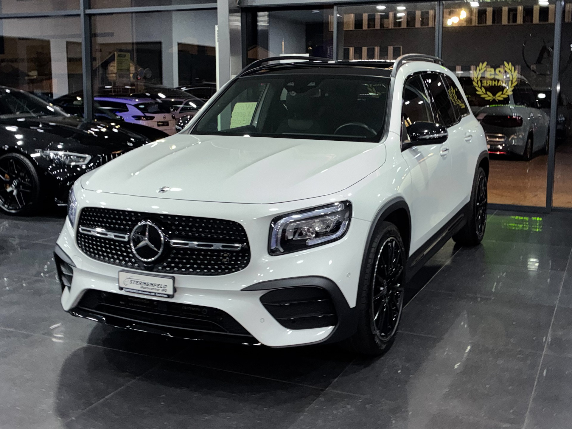 MERCEDES-BENZ GLB 200 4Matic AMG Line 8G-Tronic-image-0