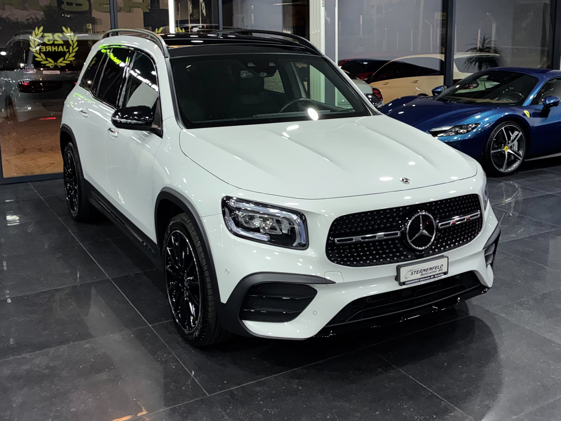 MERCEDES-BENZ GLB 200 4Matic AMG Line 8G-Tronic-image-2
