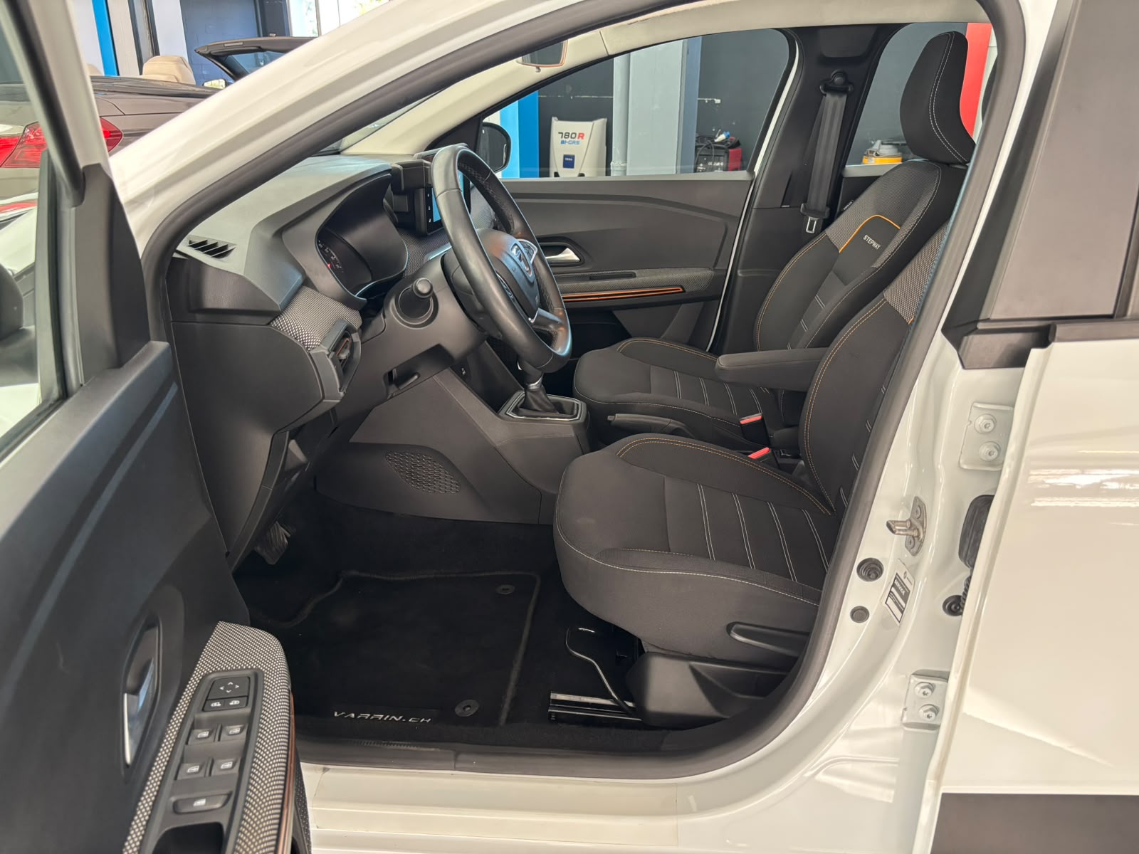 DACIA Sandero Stepway TCe 90 Comfort CVT-image-6