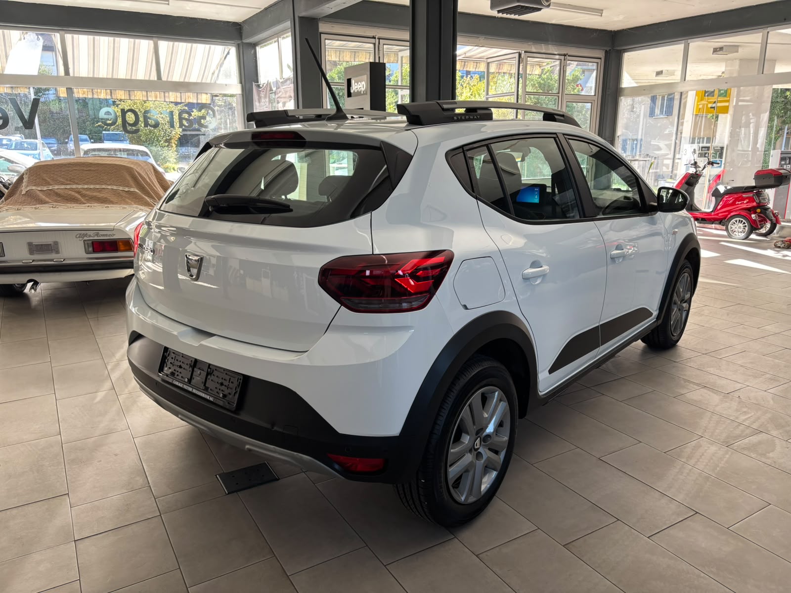 DACIA Sandero Stepway TCe 90 Comfort CVT-image-1