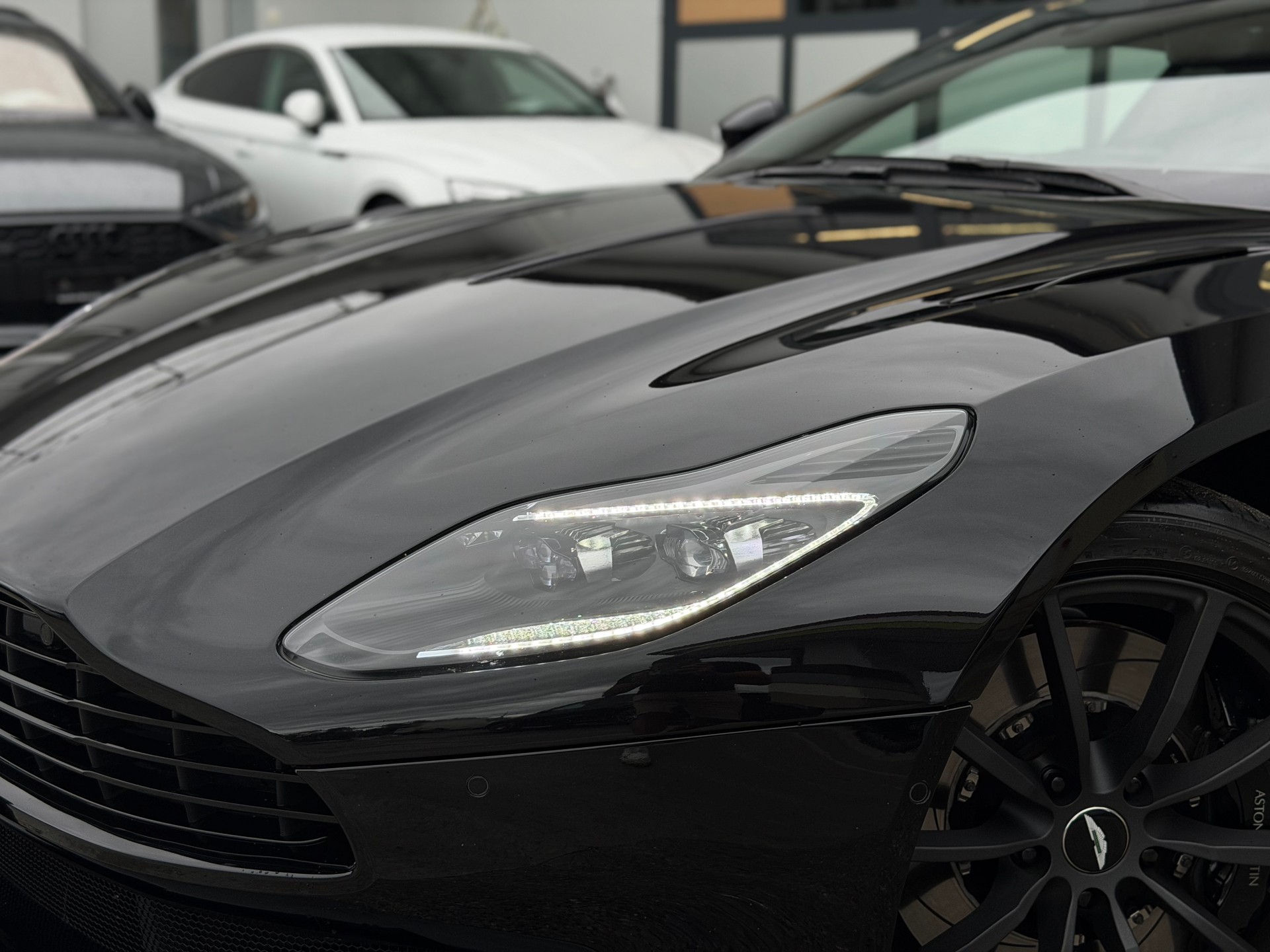 ASTON MARTIN DB11 V12 Touchtronic 3 AMR-image-7