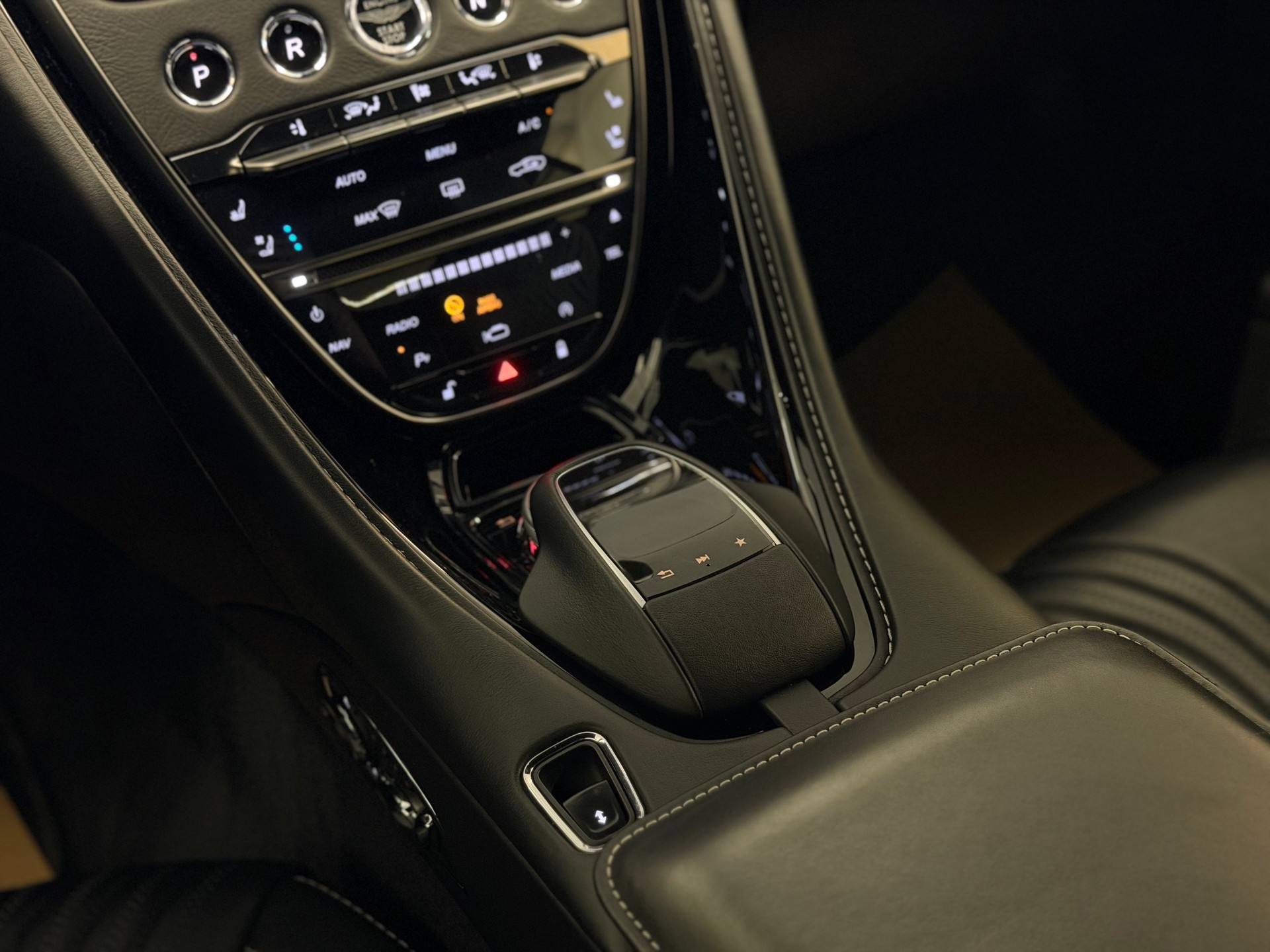 ASTON MARTIN DB11 V12 Touchtronic 3 AMR-image-23