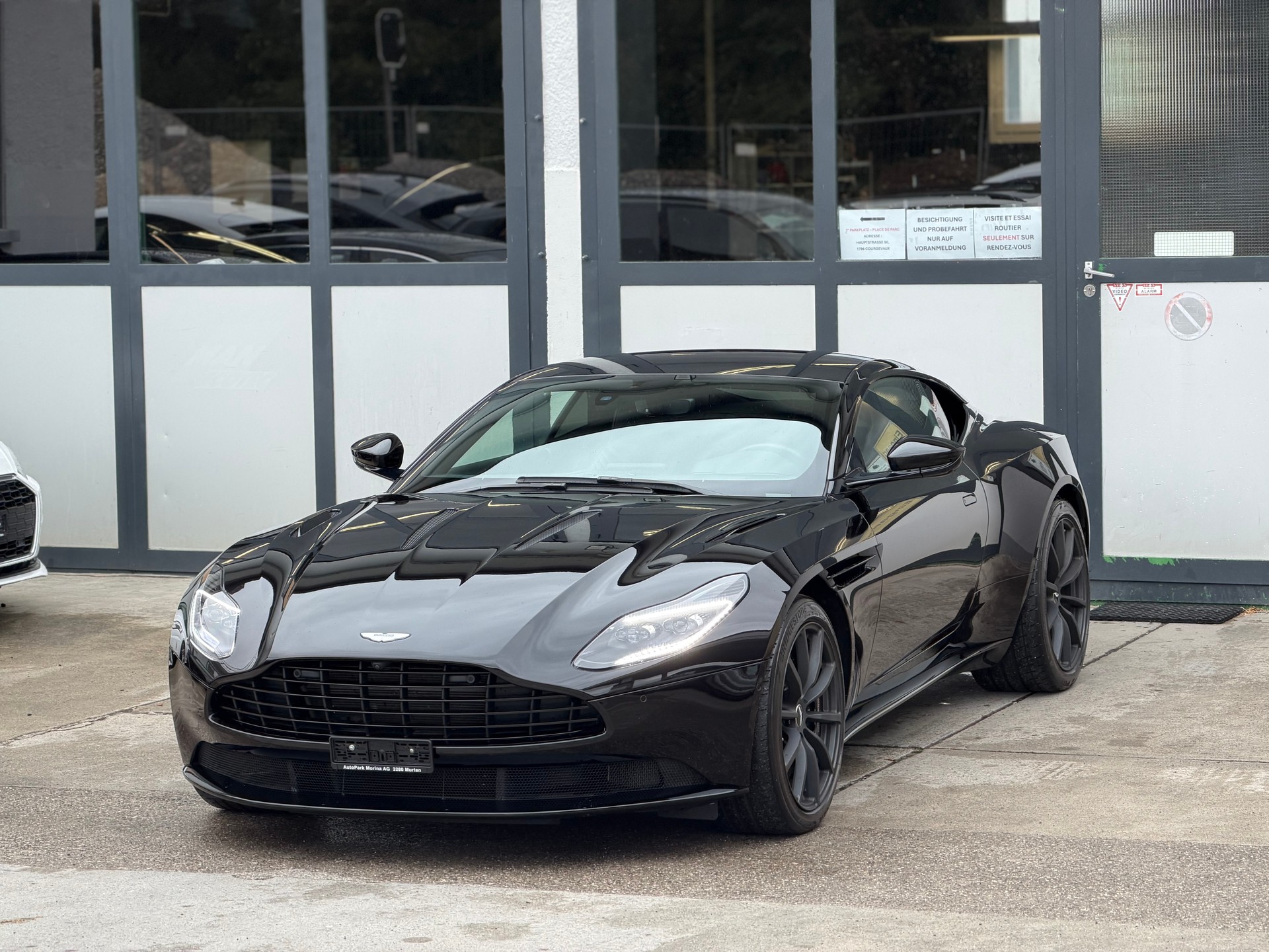 ASTON MARTIN DB11 V12 Touchtronic 3 AMR-showroom-element-1