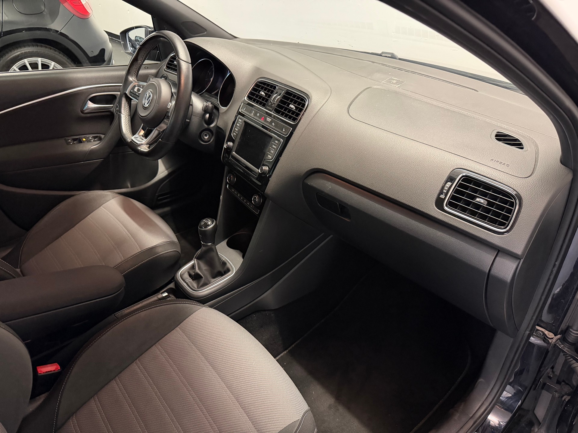 VW Polo 1.2 TSI BMT Allstar R-Line-image-10