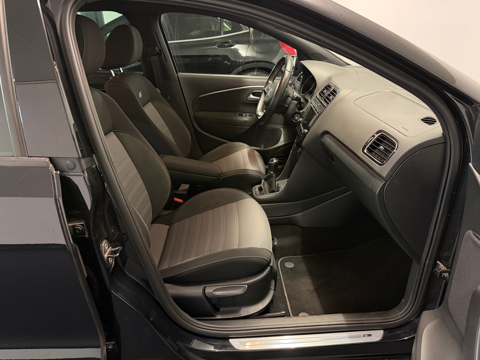 VW Polo 1.2 TSI BMT Allstar R-Line-image-11