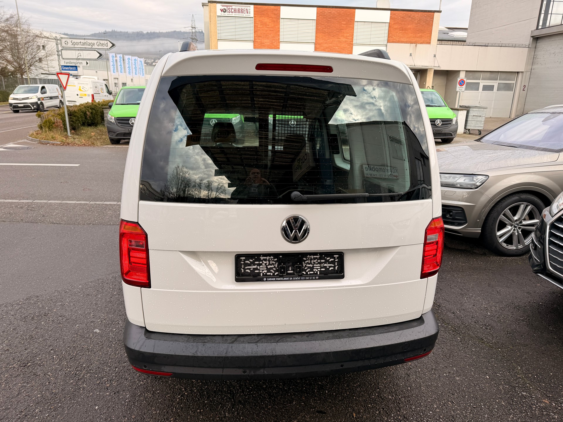 VW Caddy Maxi 2.0TDI 4Motion BlueMotion Technology-image-3