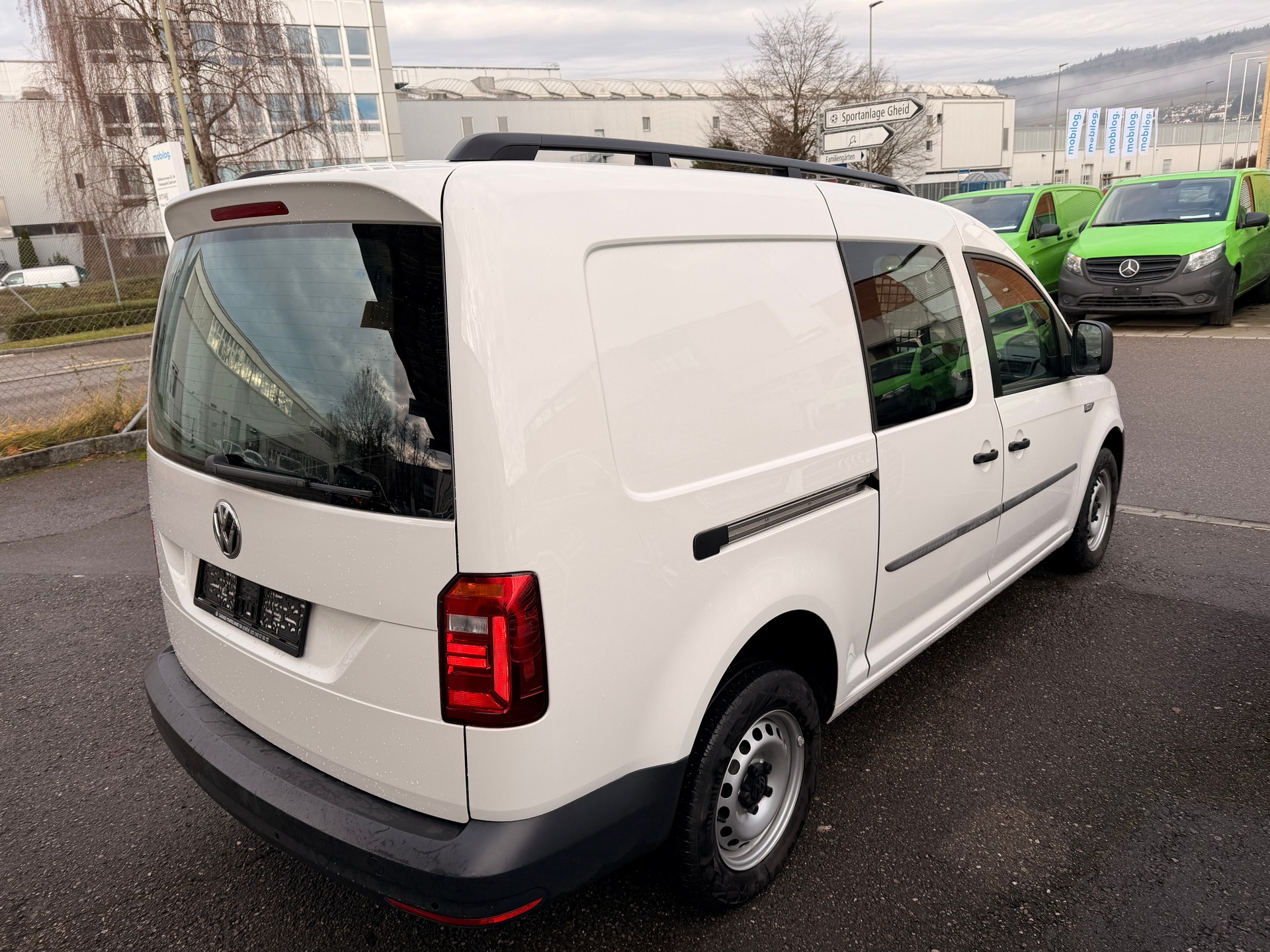 VW Caddy Maxi 2.0TDI 4Motion BlueMotion Technology-image-4