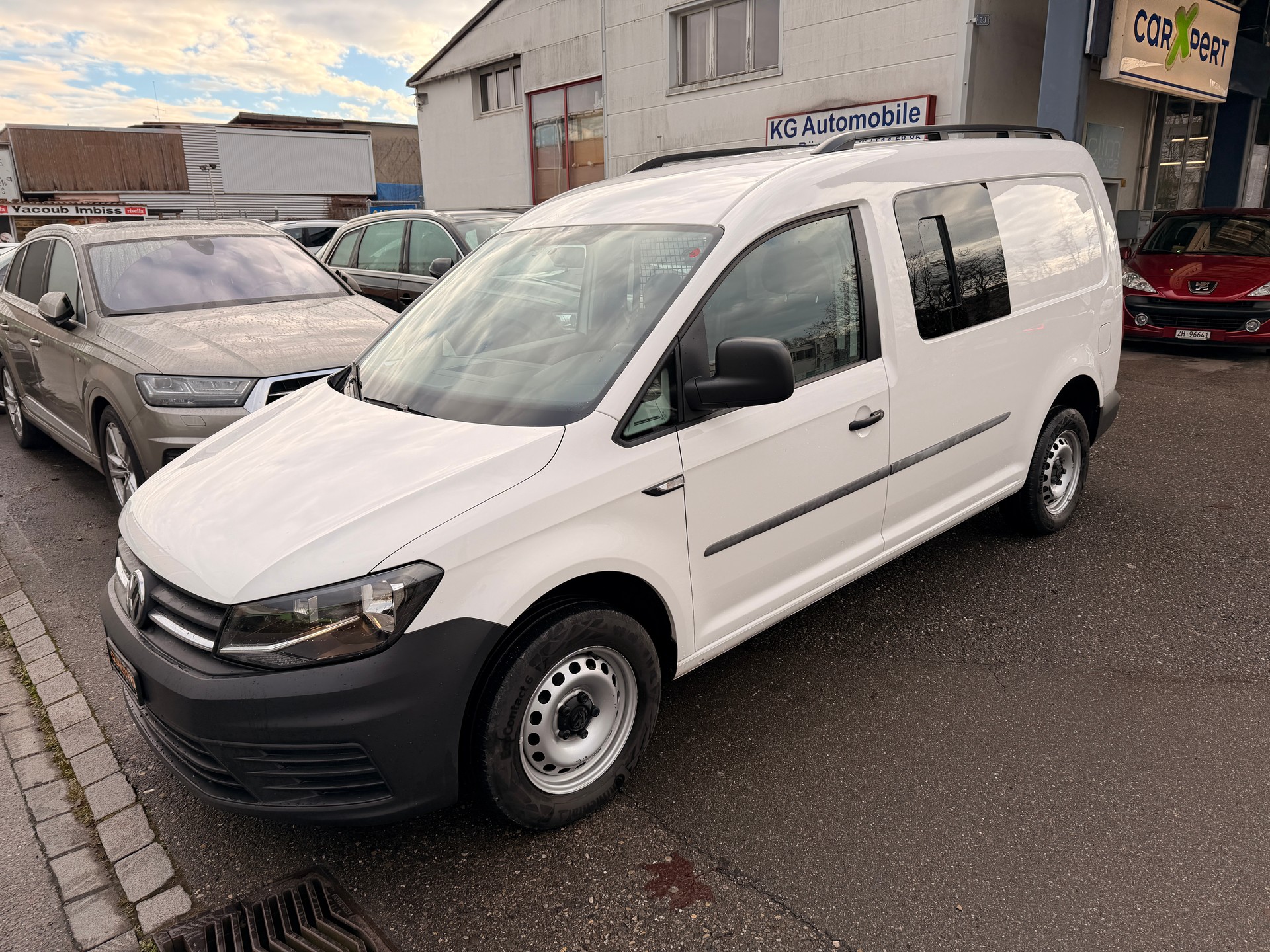 VW Caddy Maxi 2.0TDI 4Motion BlueMotion Technology-image-0