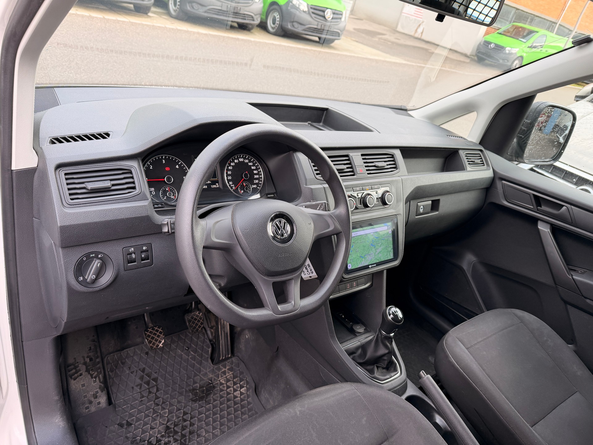 VW Caddy Maxi 2.0TDI 4Motion BlueMotion Technology-image-5