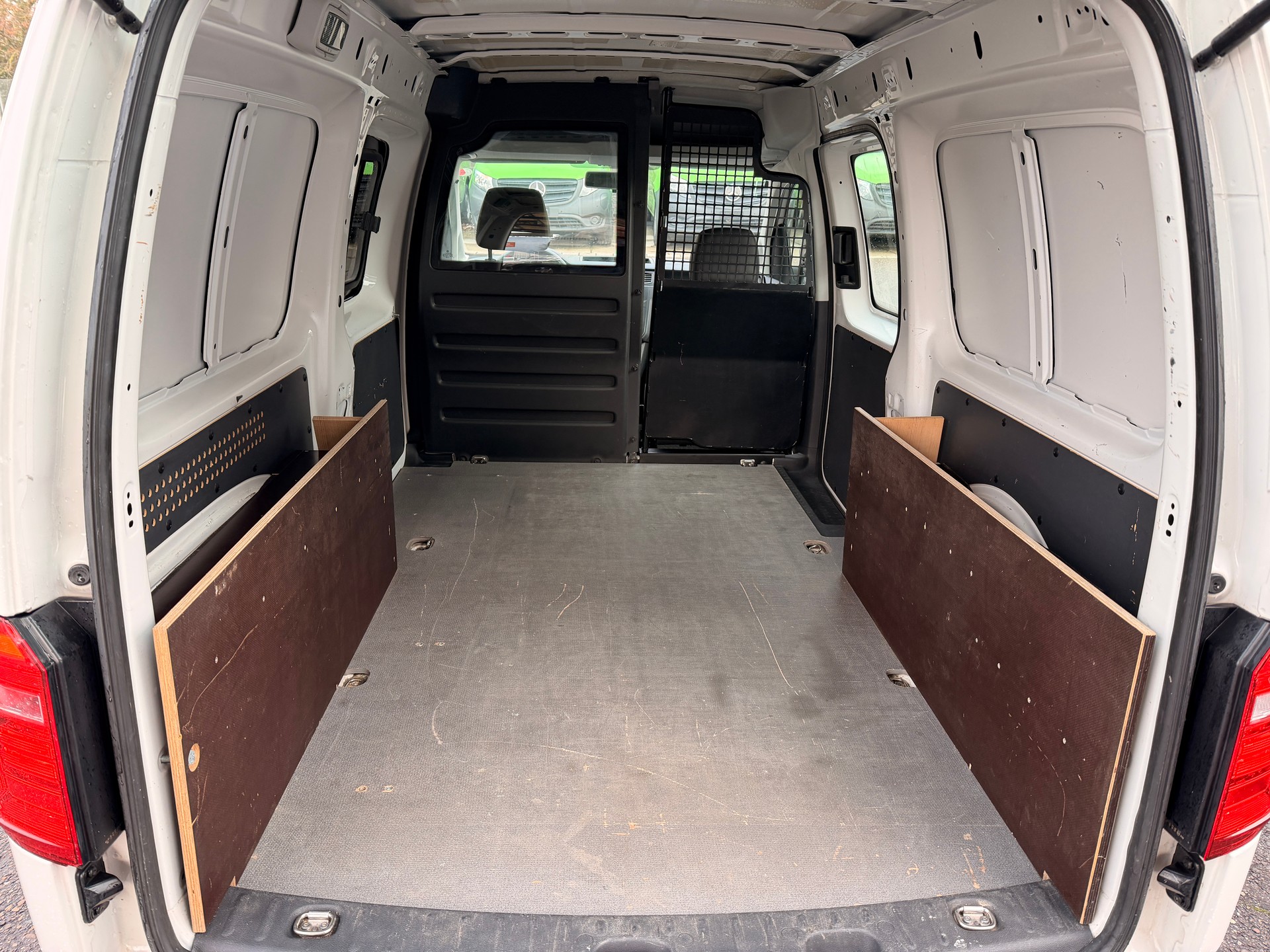 VW Caddy Maxi 2.0TDI 4Motion BlueMotion Technology-image-7