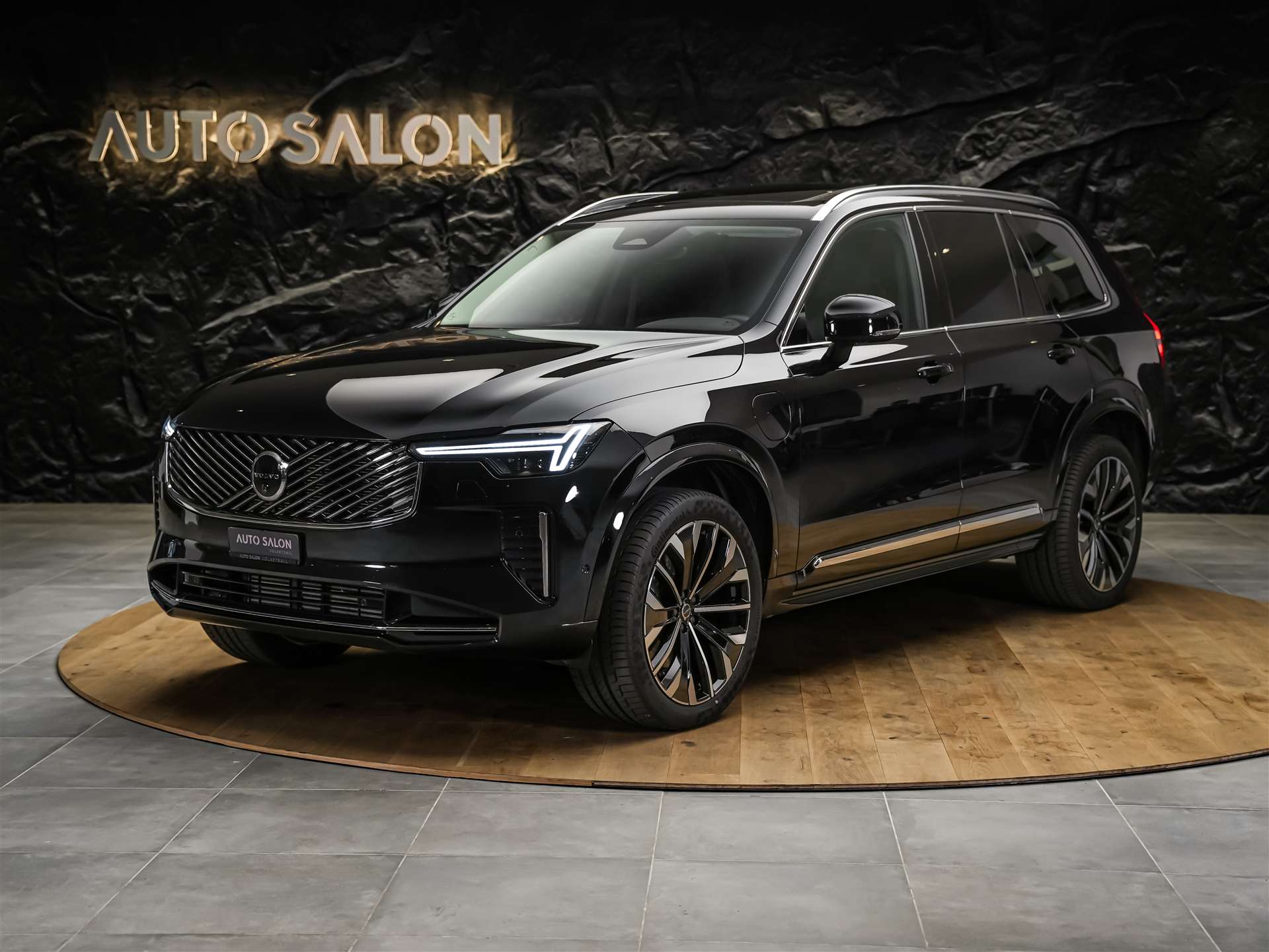 VOLVO XC90 T8 eAWD PluginHybrid Plus Bright Geartronic *7 Sitzer*Facelift*Panorama*Lenkradheizung*Harman/Kardon*-image-0