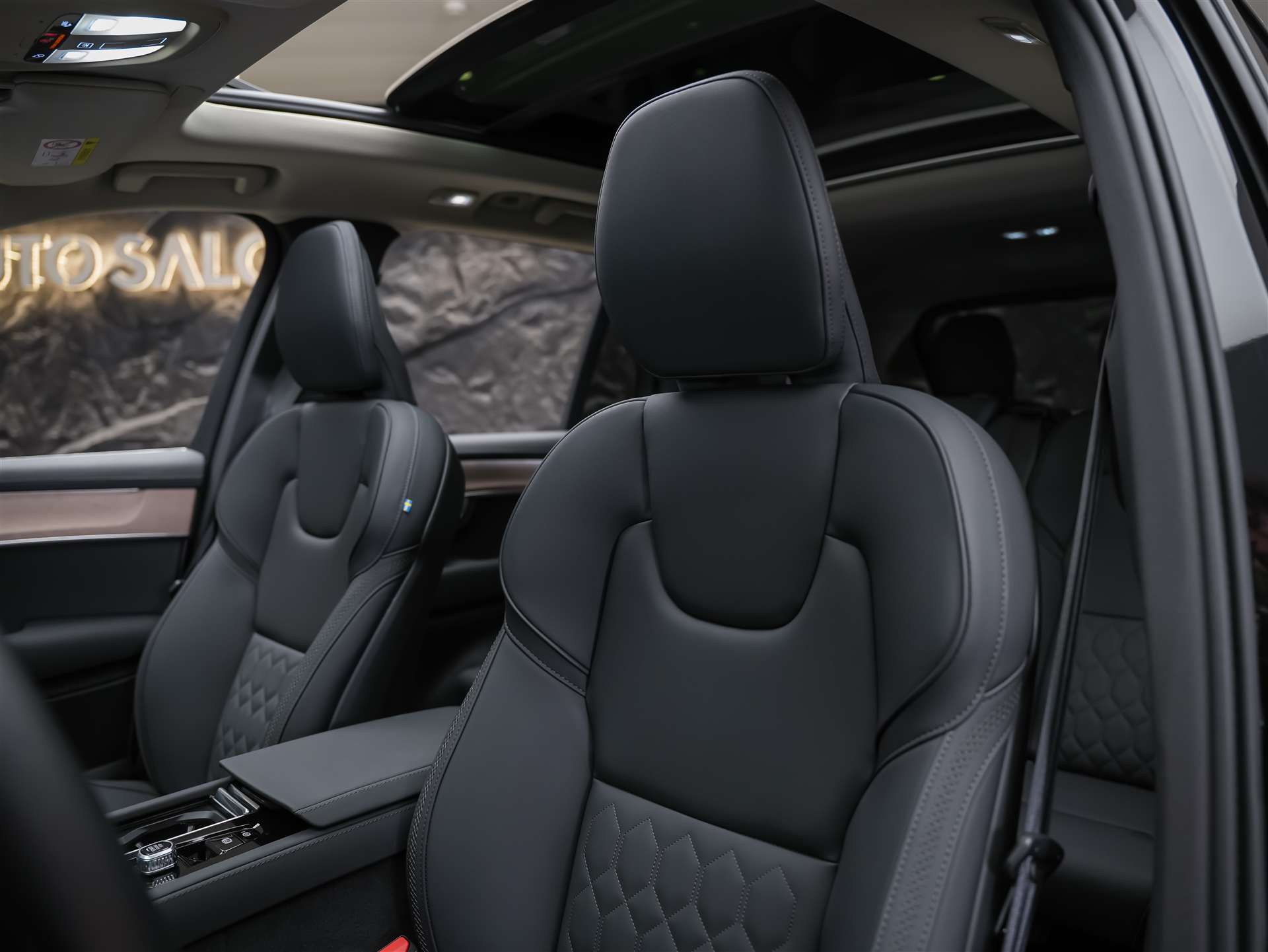 VOLVO XC90 T8 eAWD PluginHybrid Plus Bright Geartronic *7 Sitzer*Facelift*Panorama*Lenkradheizung*Harman/Kardon*-image-9