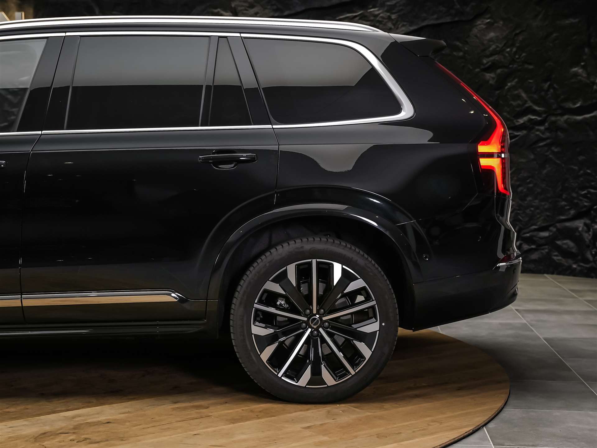 VOLVO XC90 T8 eAWD PluginHybrid Plus Bright Geartronic *7 Sitzer*Facelift*Panorama*Lenkradheizung*Harman/Kardon*-image-20