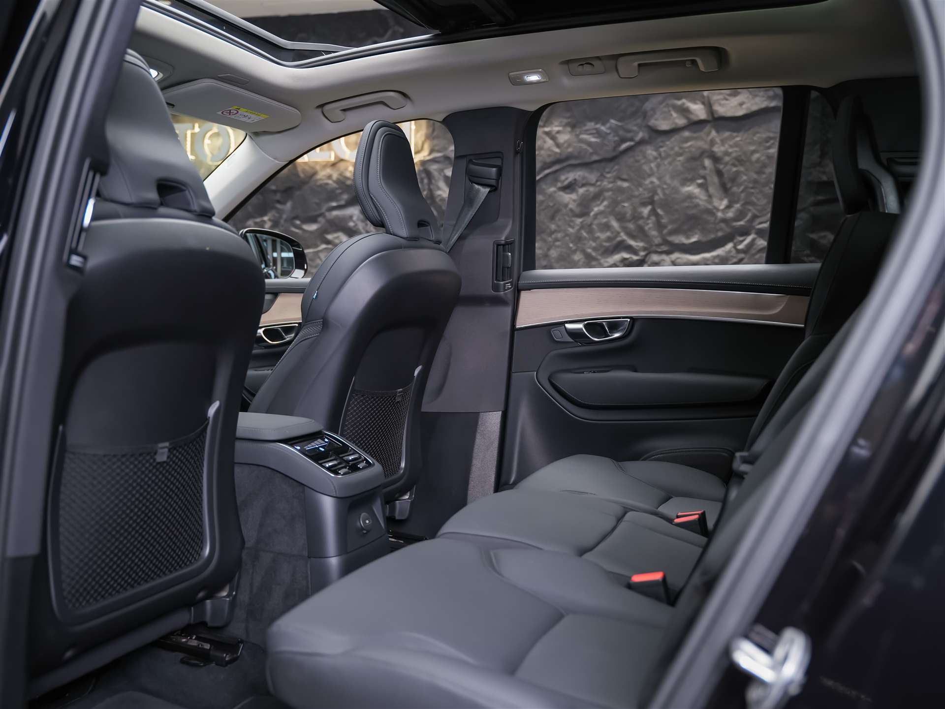 VOLVO XC90 T8 eAWD PluginHybrid Plus Bright Geartronic *7 Sitzer*Facelift*Panorama*Lenkradheizung*Harman/Kardon*-image-11