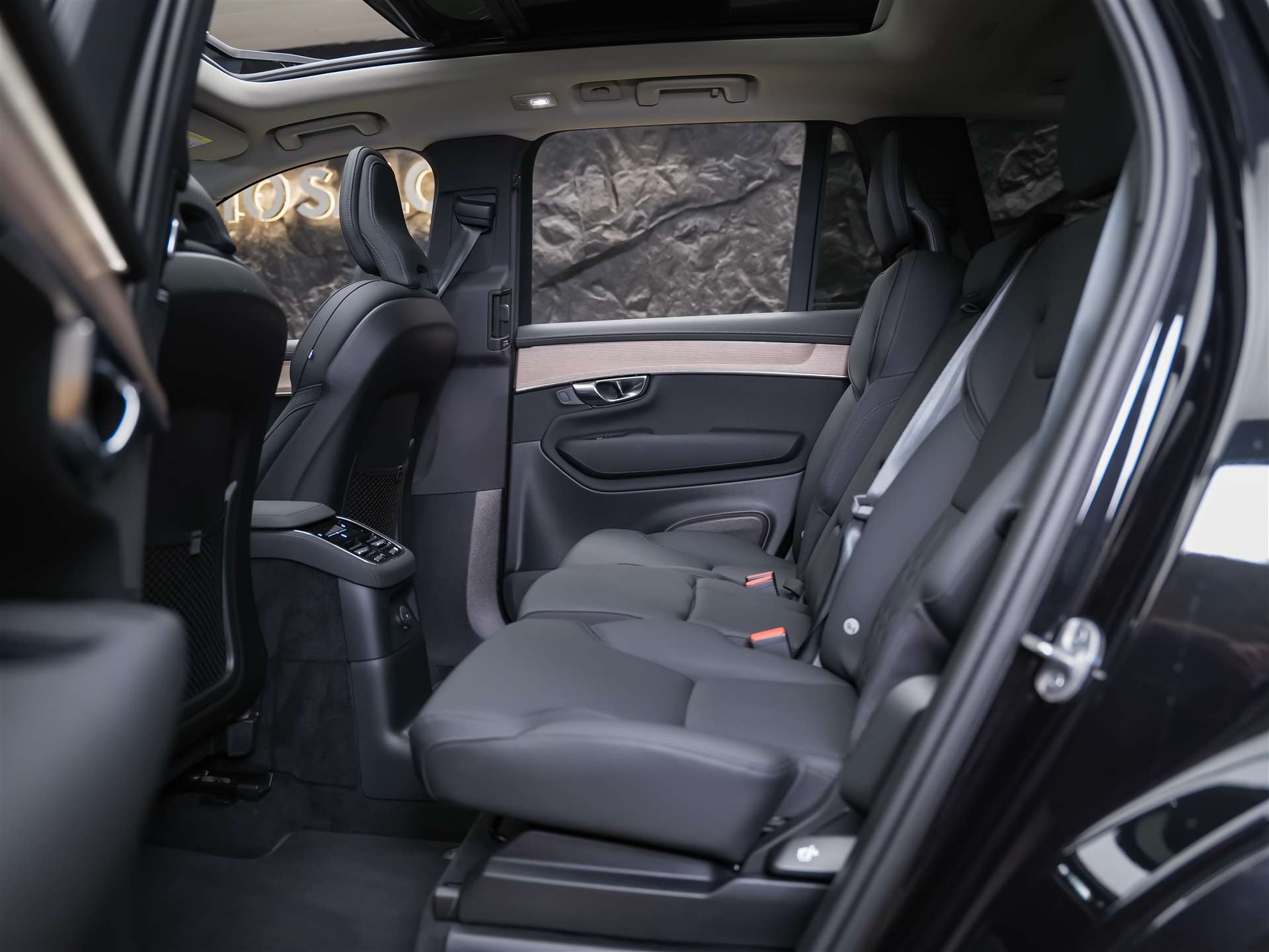 VOLVO XC90 T8 eAWD PluginHybrid Plus Bright Geartronic *7 Sitzer*Facelift*Panorama*Lenkradheizung*Harman/Kardon*-image-13