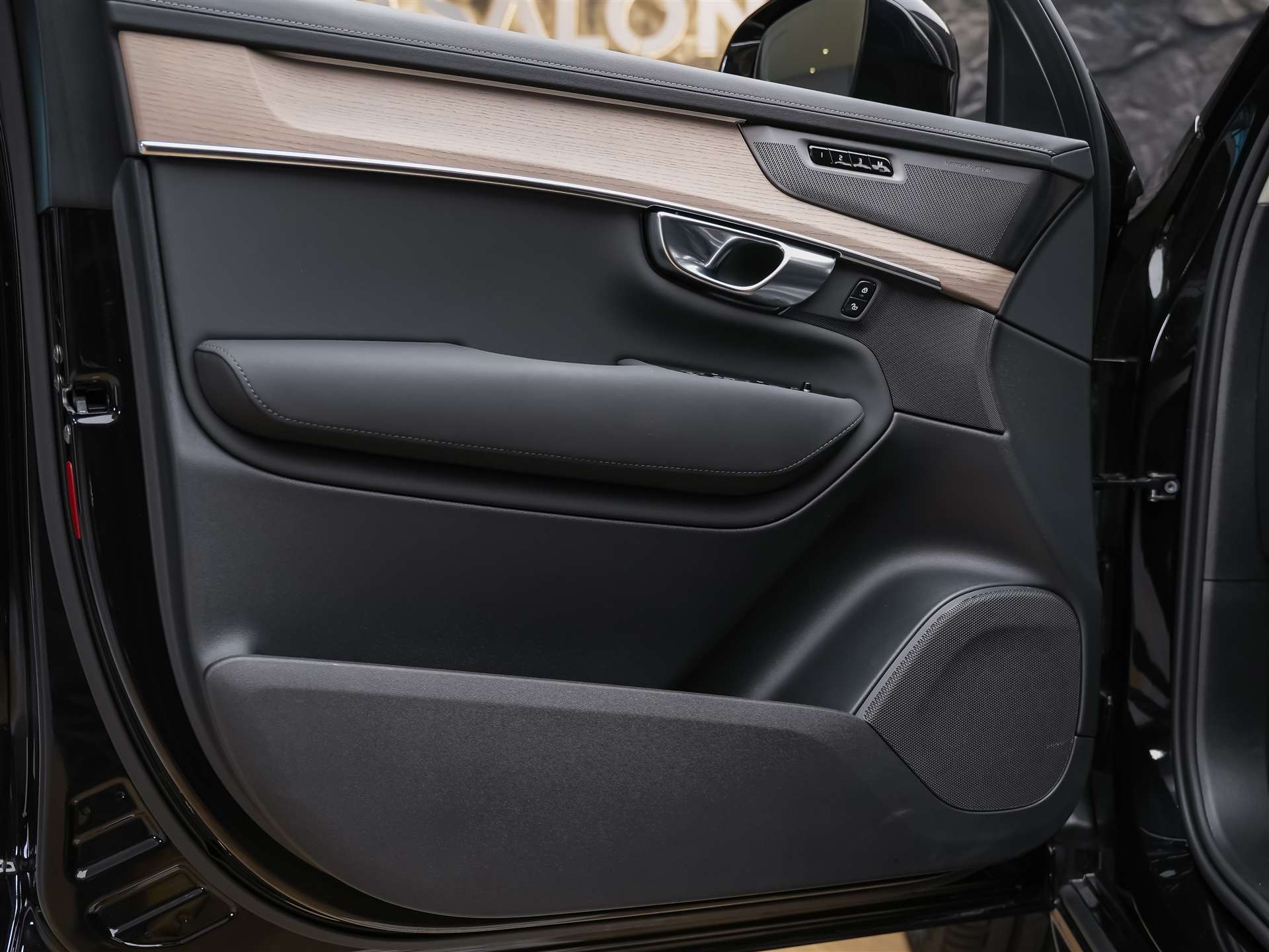 VOLVO XC90 T8 eAWD PluginHybrid Plus Bright Geartronic *7 Sitzer*Facelift*Panorama*Lenkradheizung*Harman/Kardon*-image-26