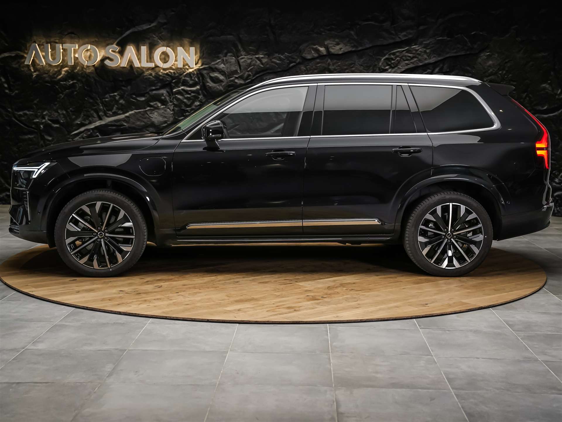 VOLVO XC90 T8 eAWD PluginHybrid Plus Bright Geartronic *7 Sitzer*Facelift*Panorama*Lenkradheizung*Harman/Kardon*-image-1