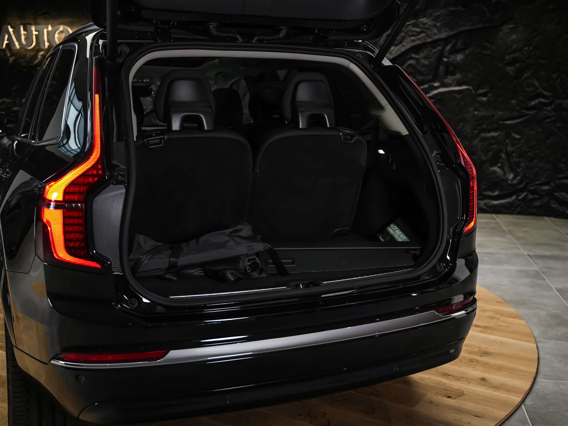 VOLVO XC90 T8 eAWD PluginHybrid Plus Bright Geartronic *7 Sitzer*Facelift*Panorama*Lenkradheizung*Harman/Kardon*-image-43