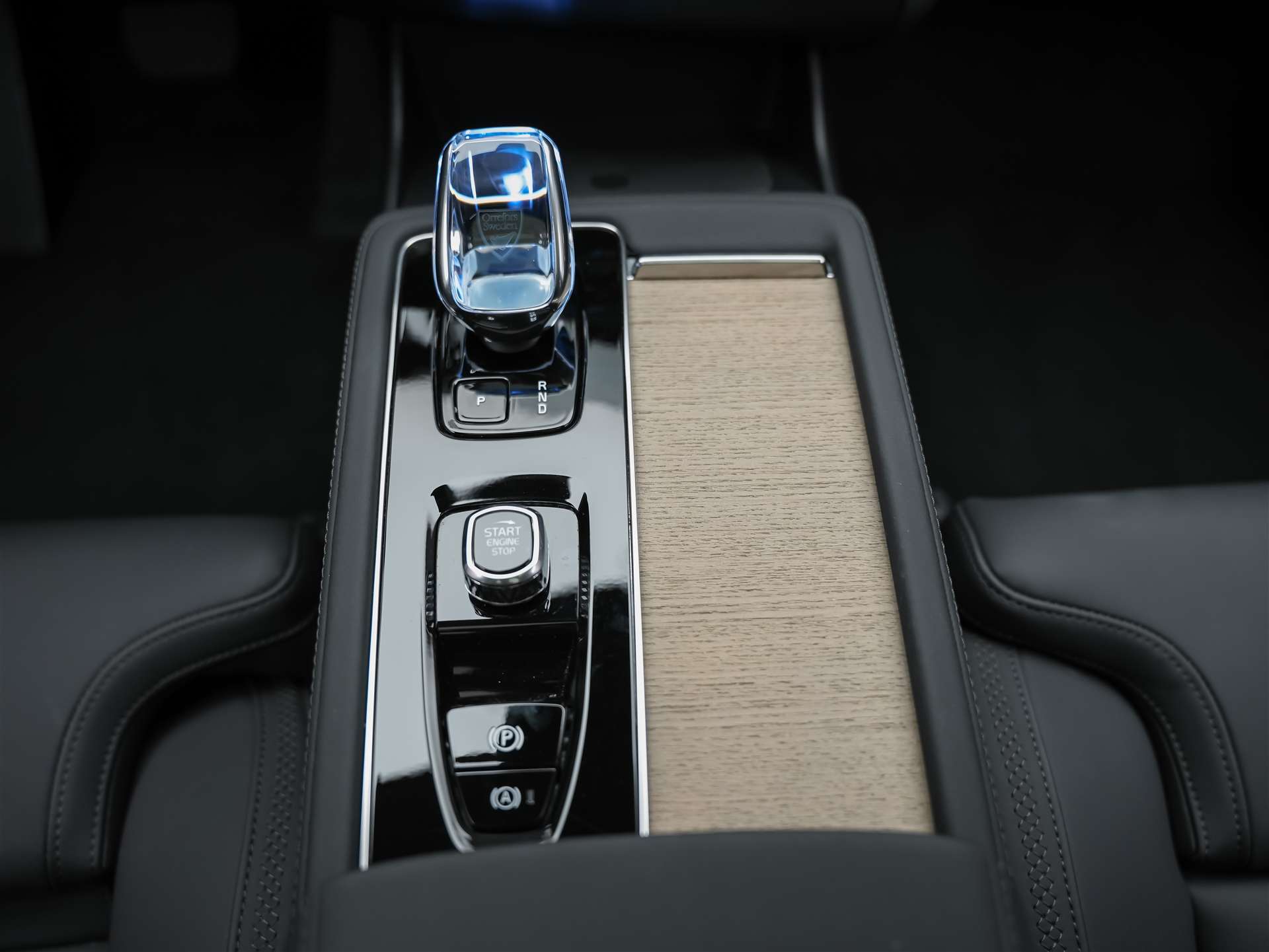 VOLVO XC90 T8 eAWD PluginHybrid Plus Bright Geartronic *7 Sitzer*Facelift*Panorama*Lenkradheizung*Harman/Kardon*-image-24