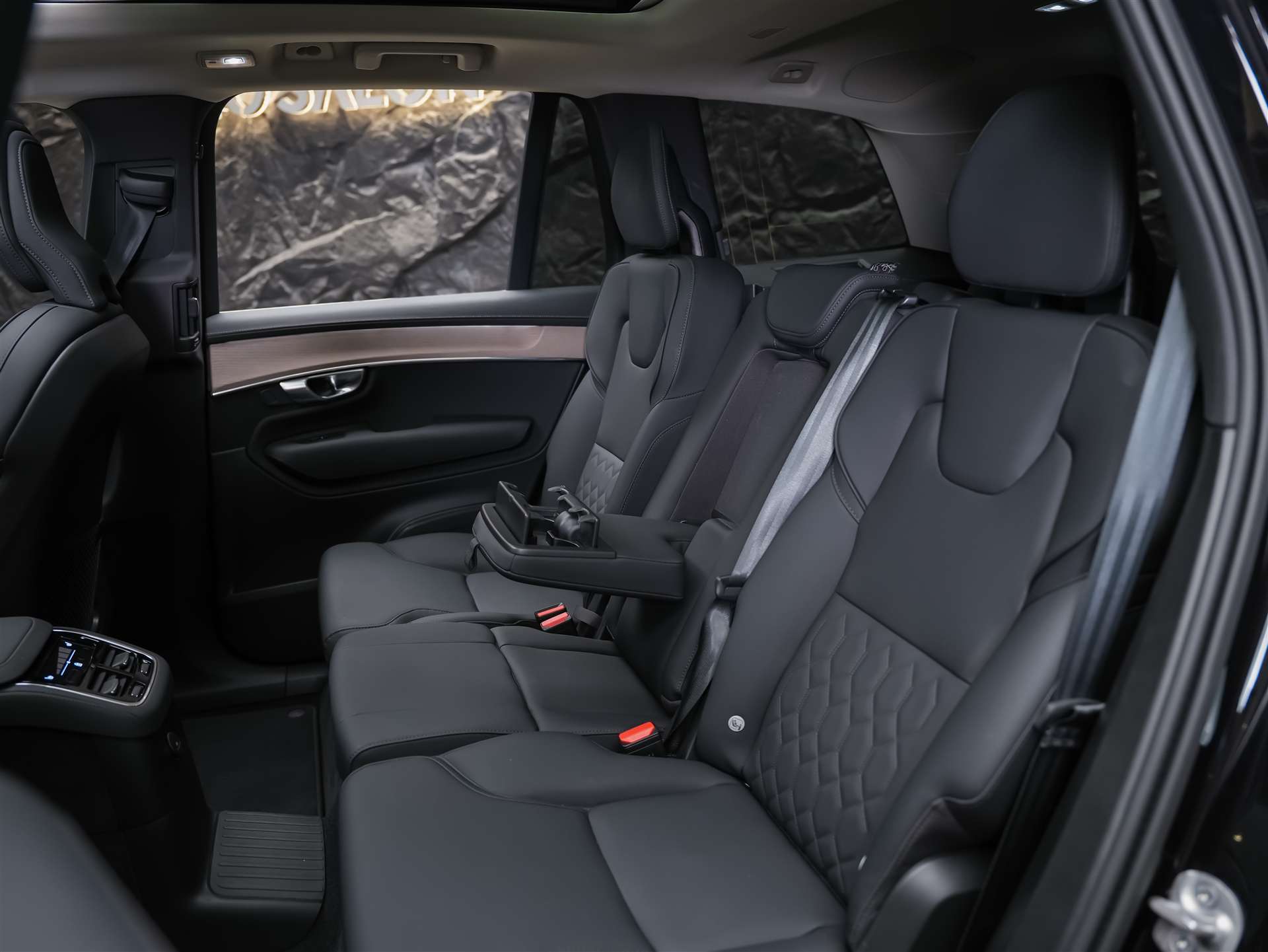 VOLVO XC90 T8 eAWD PluginHybrid Plus Bright Geartronic *7 Sitzer*Facelift*Panorama*Lenkradheizung*Harman/Kardon*-image-14