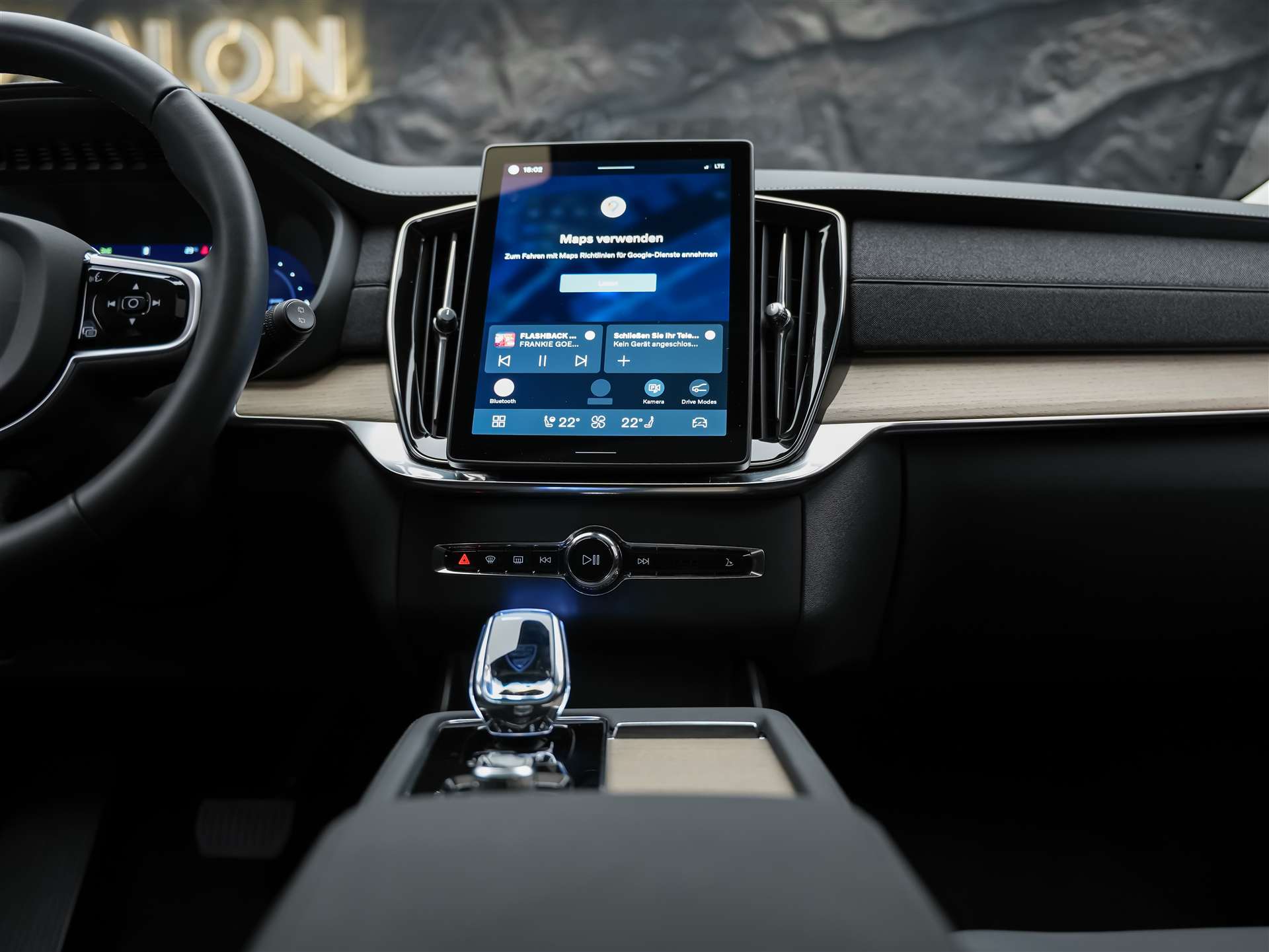 VOLVO XC90 T8 eAWD PluginHybrid Plus Bright Geartronic *7 Sitzer*Facelift*Panorama*Lenkradheizung*Harman/Kardon*-image-22