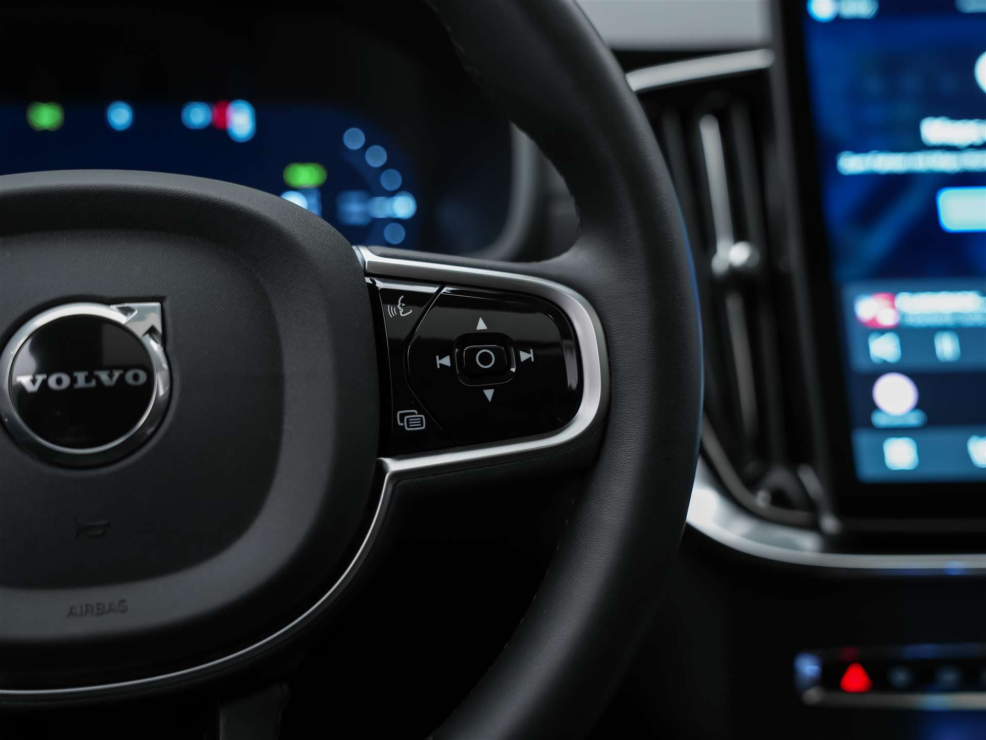 VOLVO XC90 T8 eAWD PluginHybrid Plus Bright Geartronic *7 Sitzer*Facelift*Panorama*Lenkradheizung*Harman/Kardon*-image-32