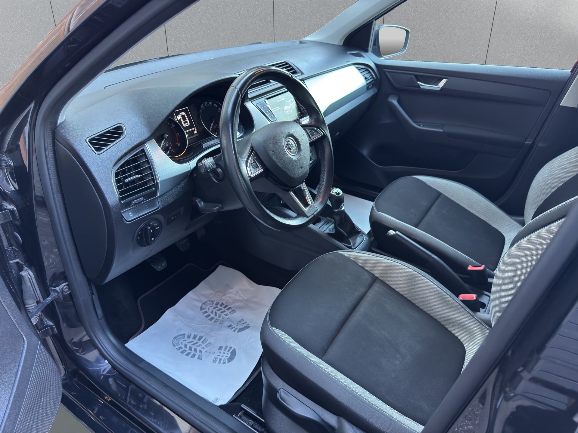 SKODA Fabia 1.2 TSI Ambition-image-12
