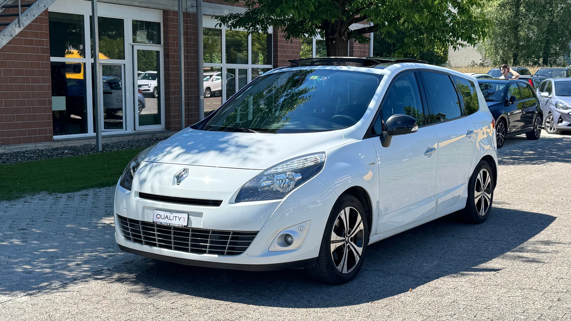 RENAULT Grand Scénic 1.4 16V Turbo Expression-image-0
